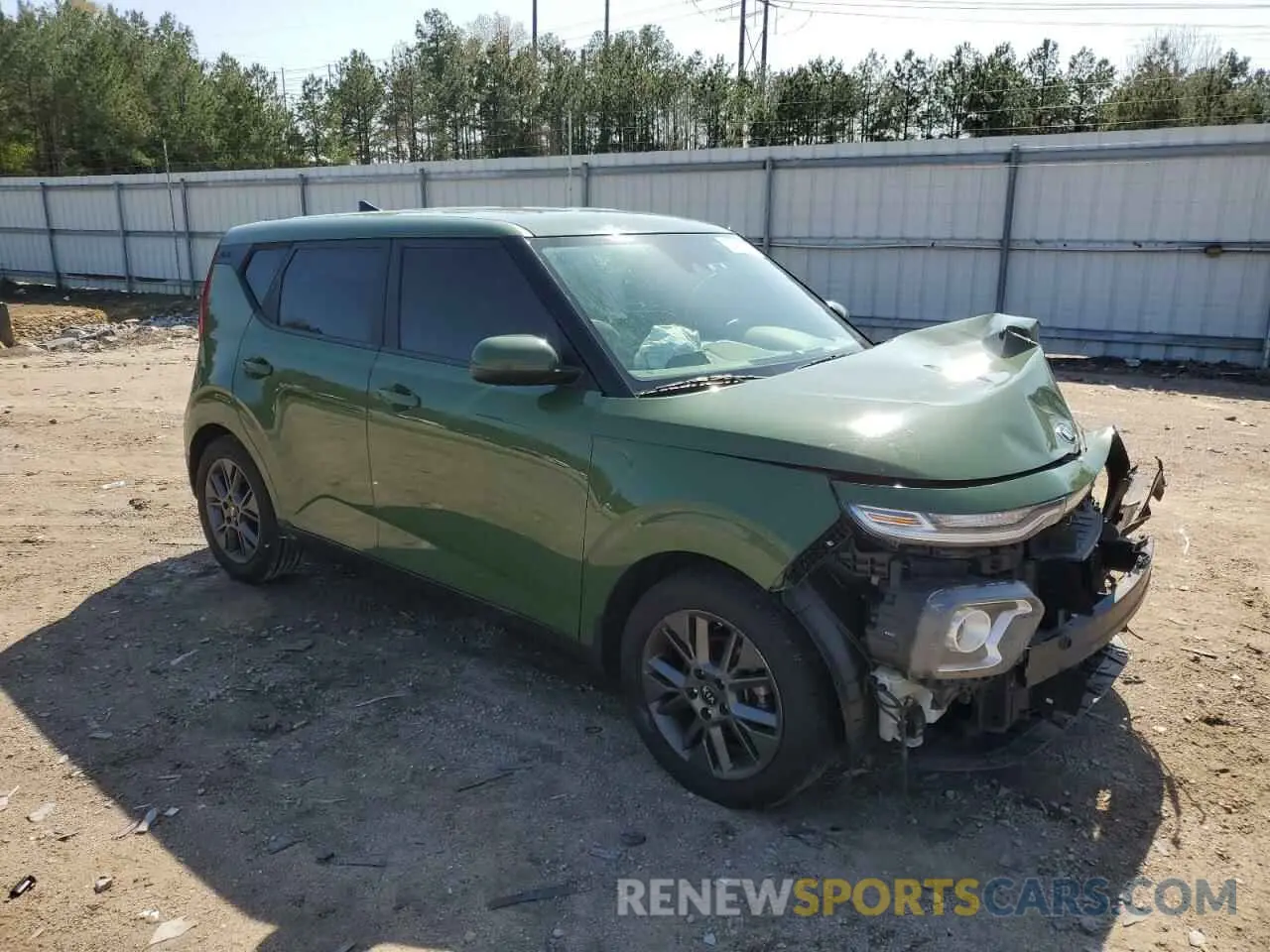 4 Photograph of a damaged car KNDJ33AU6L7117947 KIA SOUL 2020