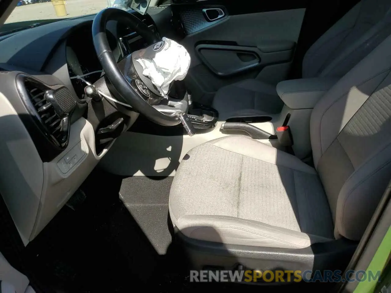 7 Photograph of a damaged car KNDJ33AU6L7117947 KIA SOUL 2020