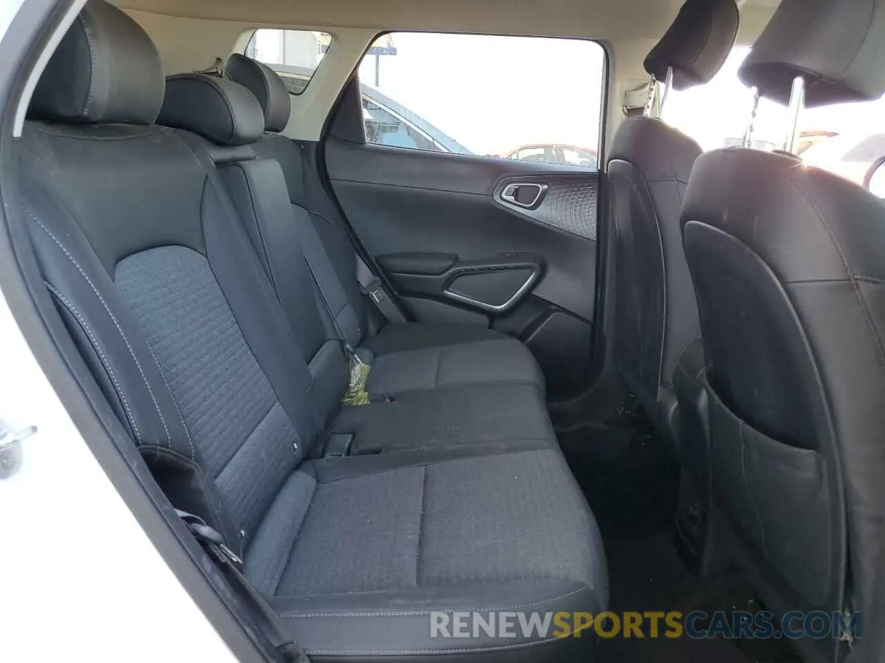11 Photograph of a damaged car KNDJ33AU7L7709387 KIA SOUL 2020