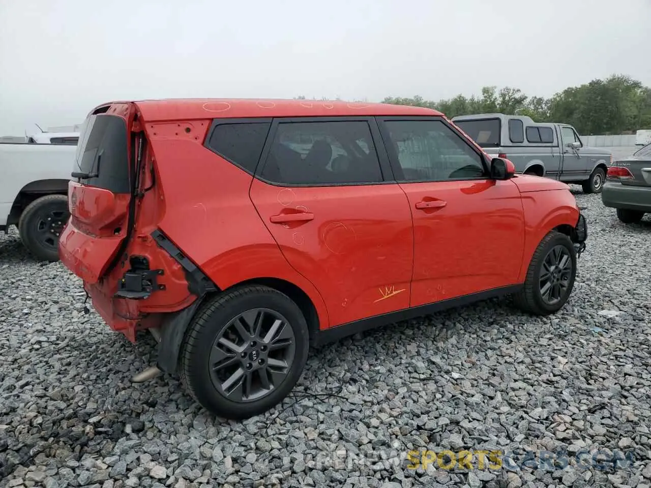 3 Photograph of a damaged car KNDJ33AU8L7013900 KIA SOUL 2020