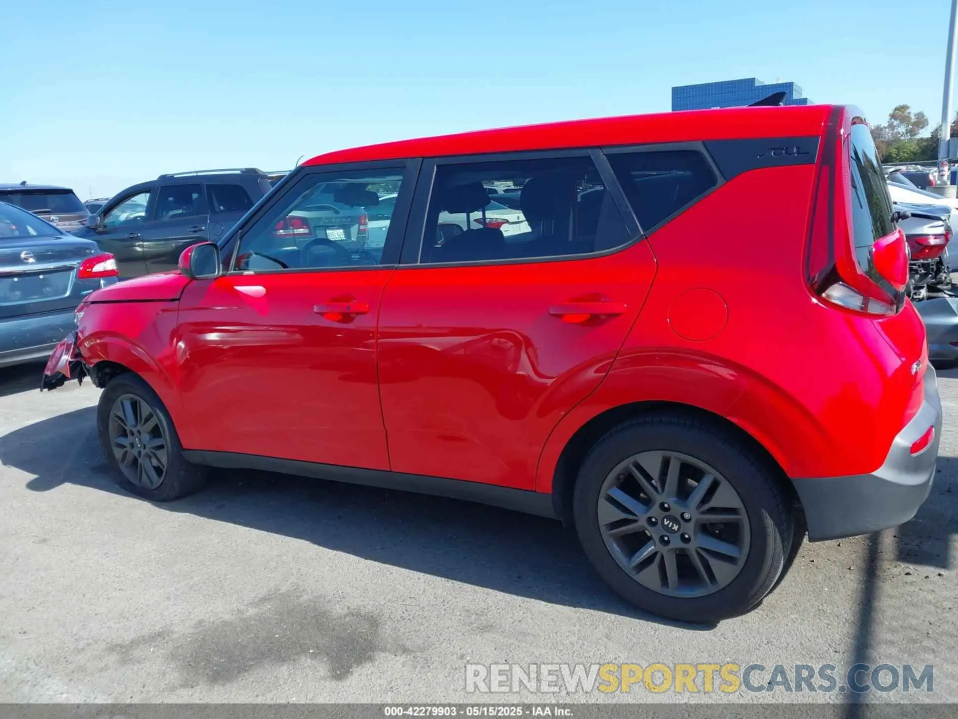 14 Photograph of a damaged car KNDJ33AU8L7701704 KIA SOUL 2020