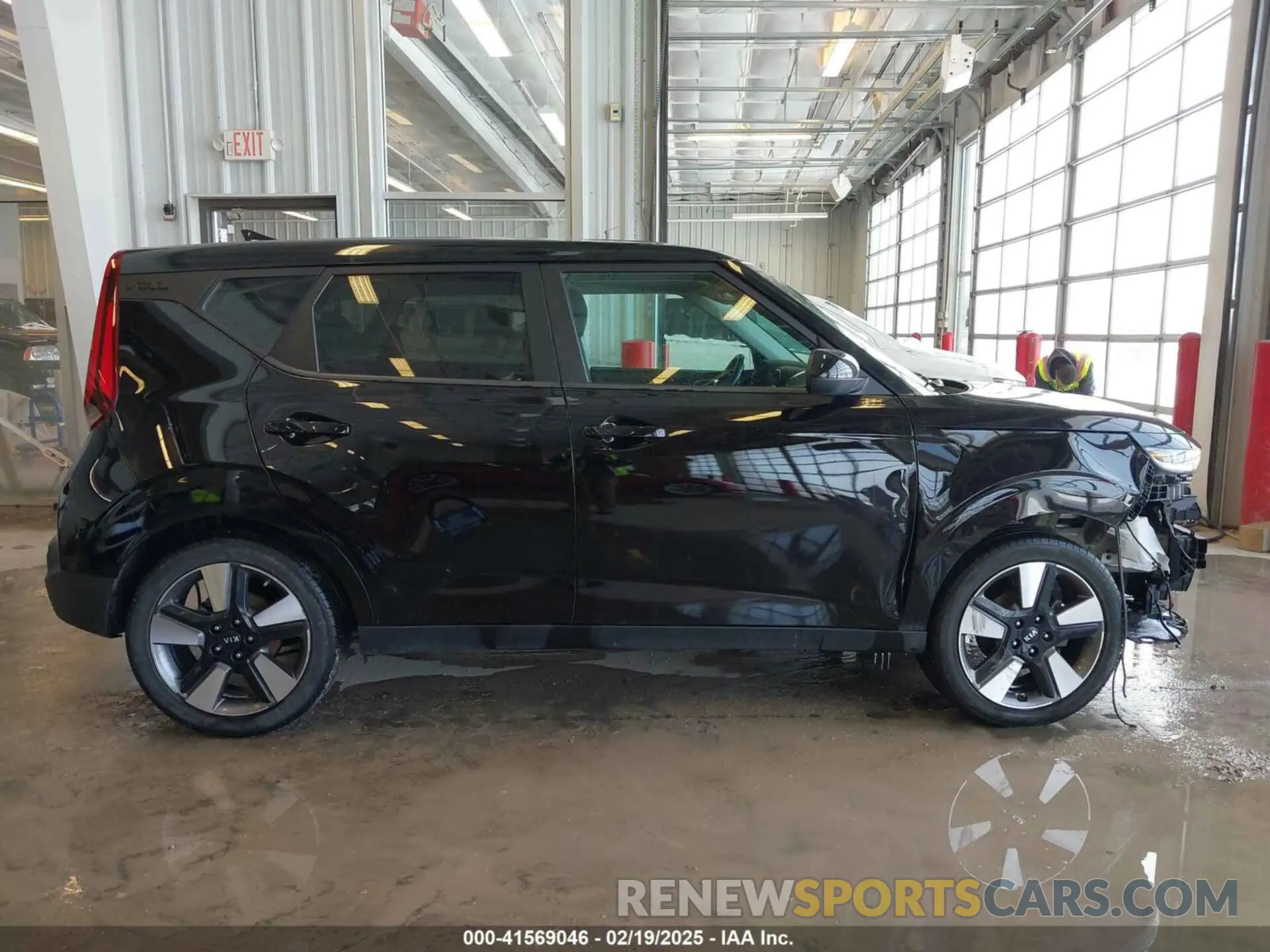 14 Photograph of a damaged car KNDJ33AUXL7087223 KIA SOUL 2020