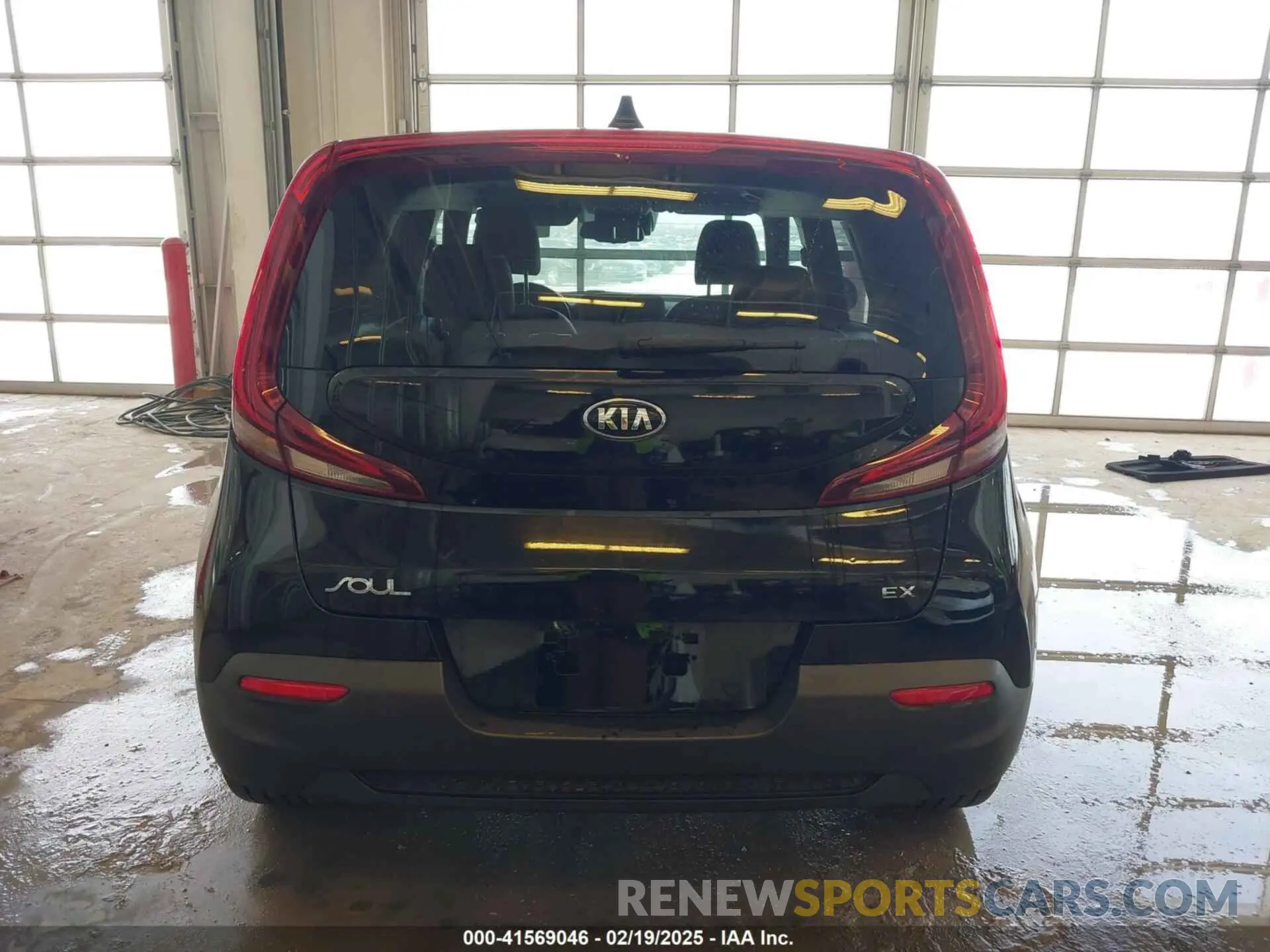 17 Photograph of a damaged car KNDJ33AUXL7087223 KIA SOUL 2020