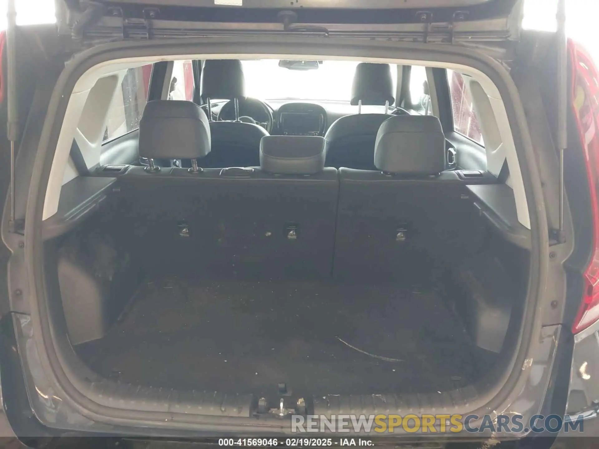 18 Photograph of a damaged car KNDJ33AUXL7087223 KIA SOUL 2020