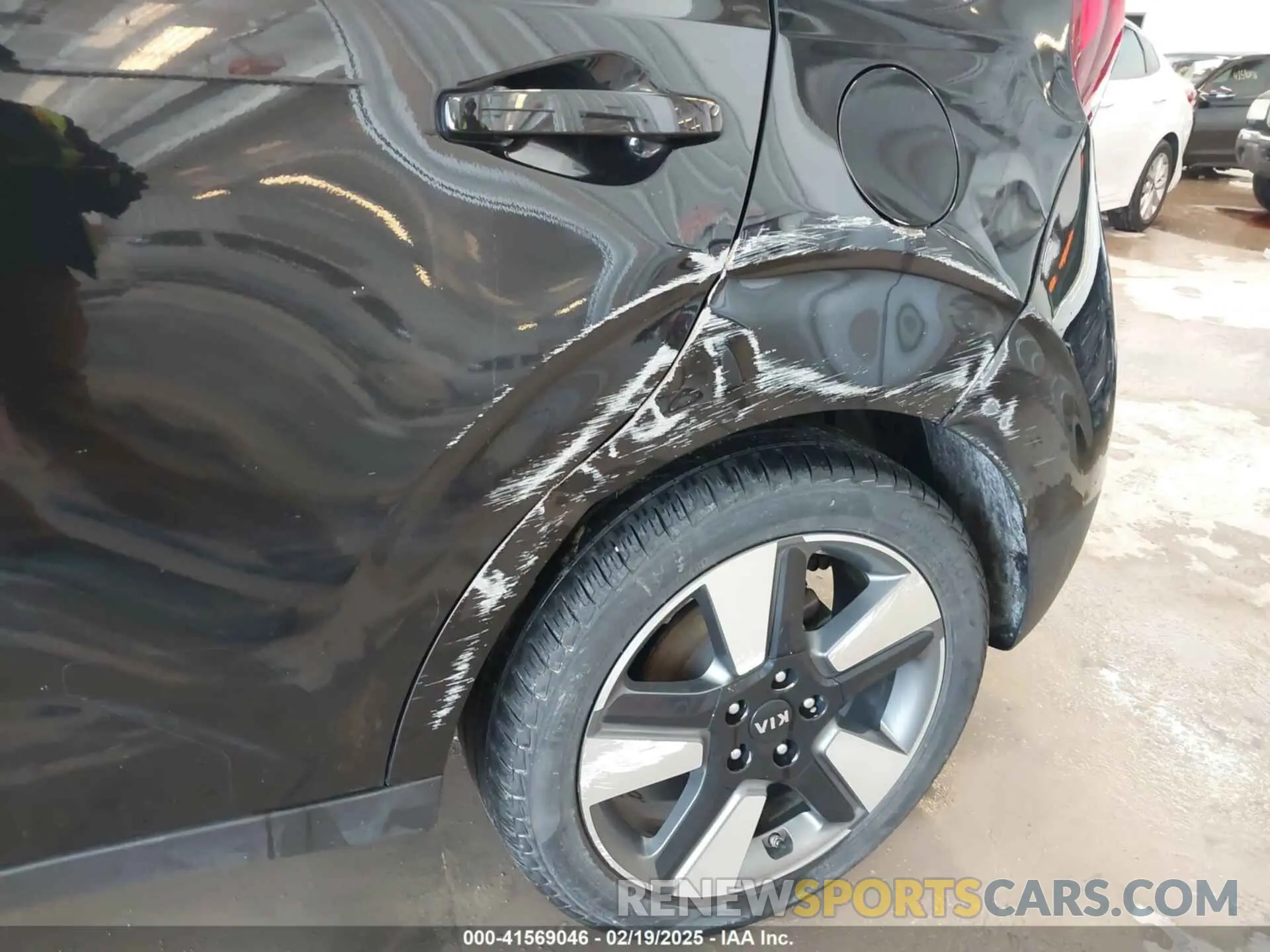 19 Photograph of a damaged car KNDJ33AUXL7087223 KIA SOUL 2020
