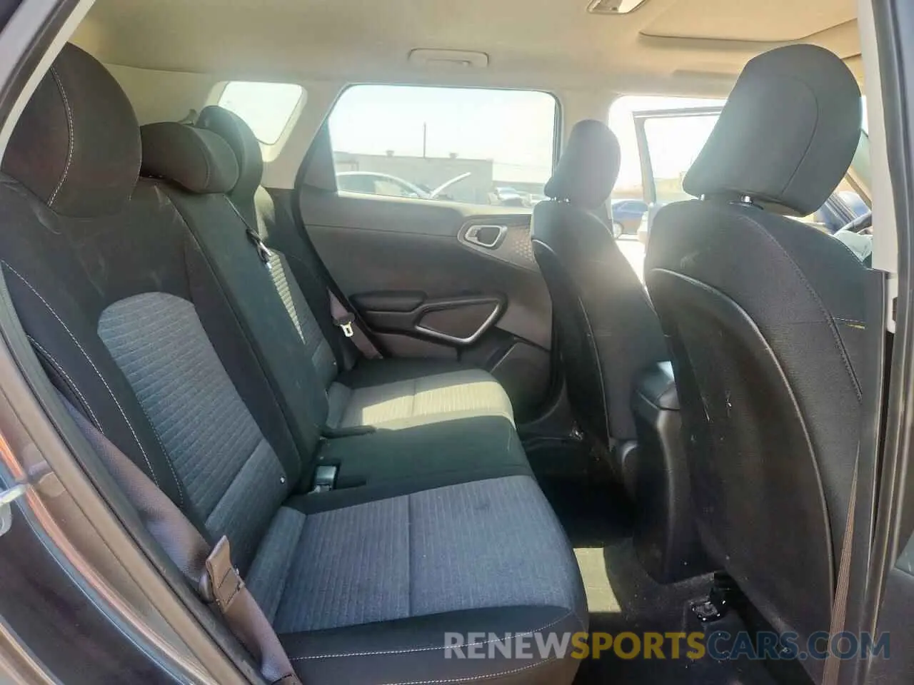 11 Photograph of a damaged car KNDJ63AU0L7040290 KIA SOUL 2020