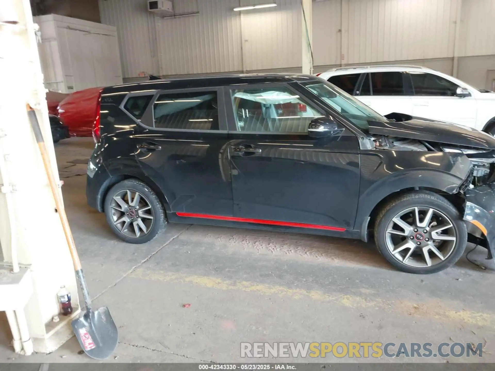 13 Photograph of a damaged car KNDJ63AU0L7067747 KIA SOUL 2020