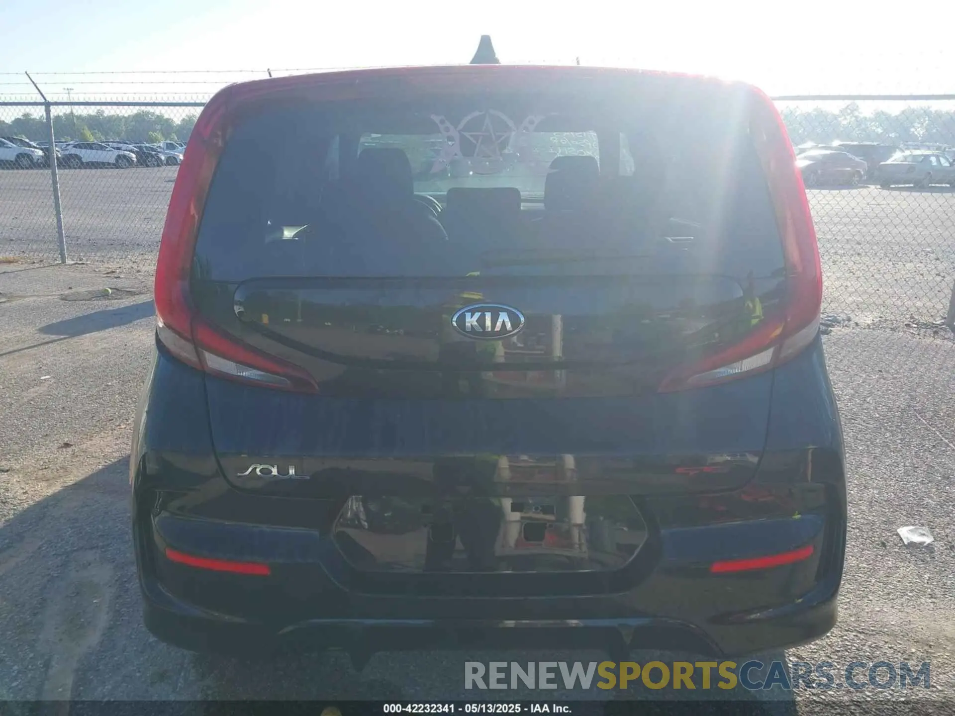 16 Photograph of a damaged car KNDJ63AU0L7706662 KIA SOUL 2020
