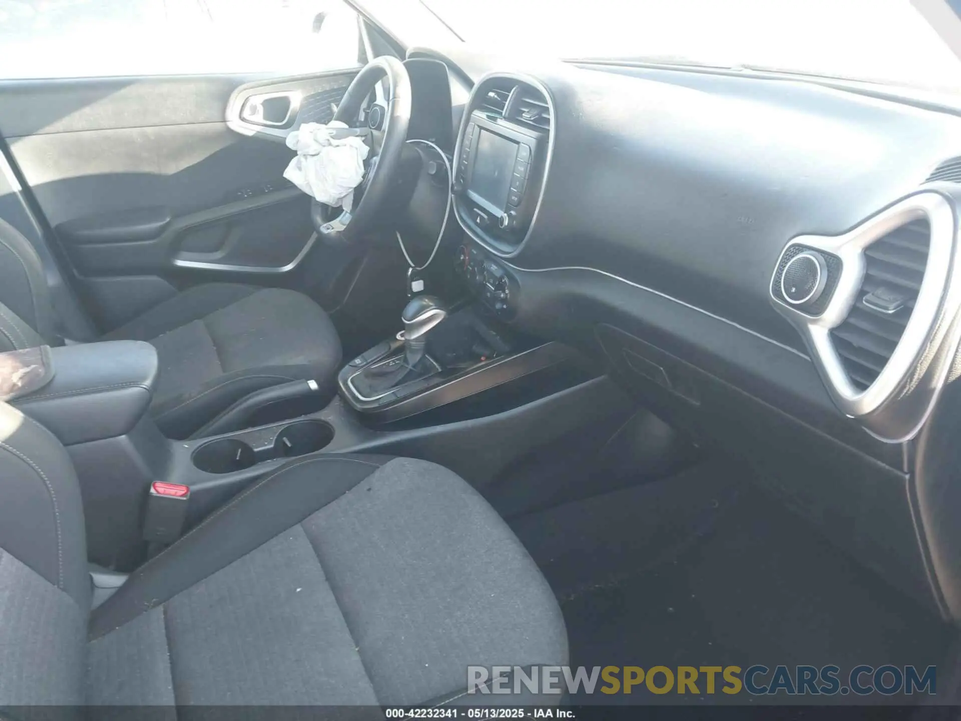5 Photograph of a damaged car KNDJ63AU0L7706662 KIA SOUL 2020