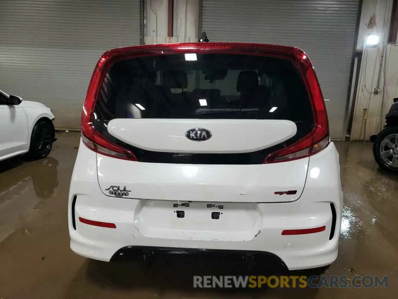 6 Photograph of a damaged car KNDJ63AU1L7016855 KIA SOUL 2020