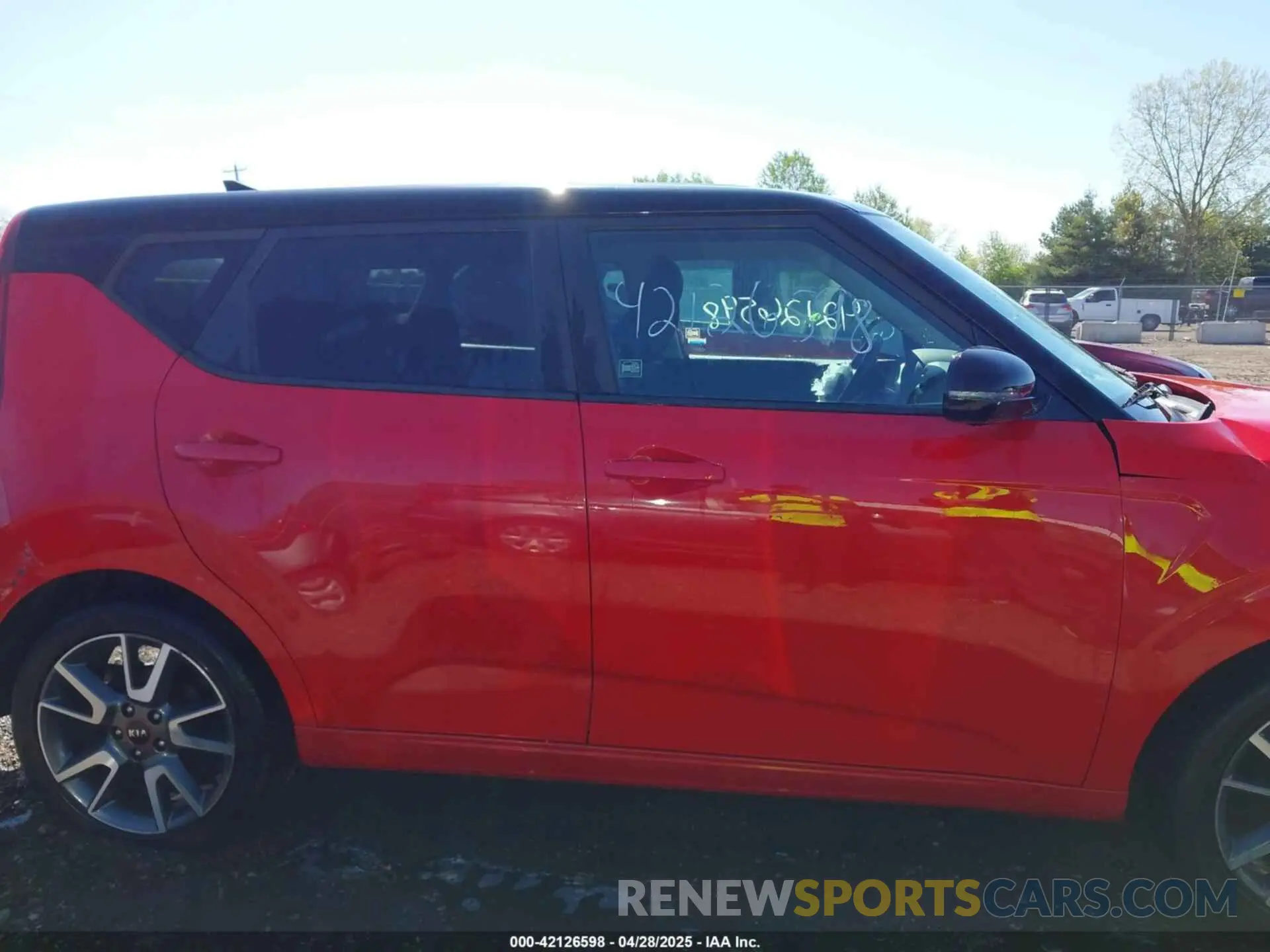 14 Photograph of a damaged car KNDJ63AU1L7016967 KIA SOUL 2020