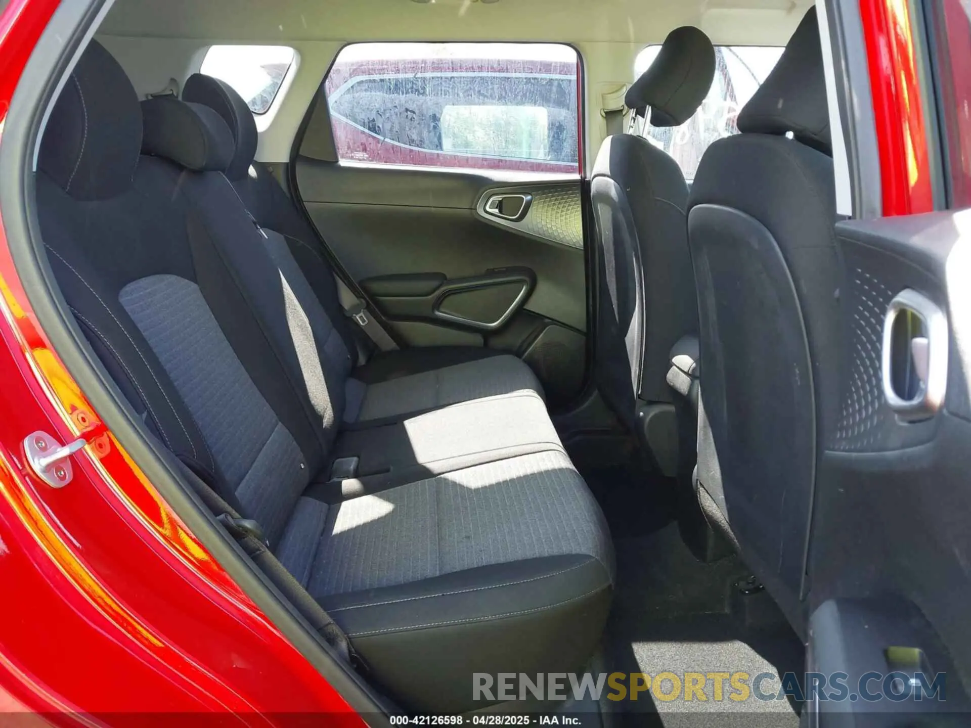 8 Photograph of a damaged car KNDJ63AU1L7016967 KIA SOUL 2020