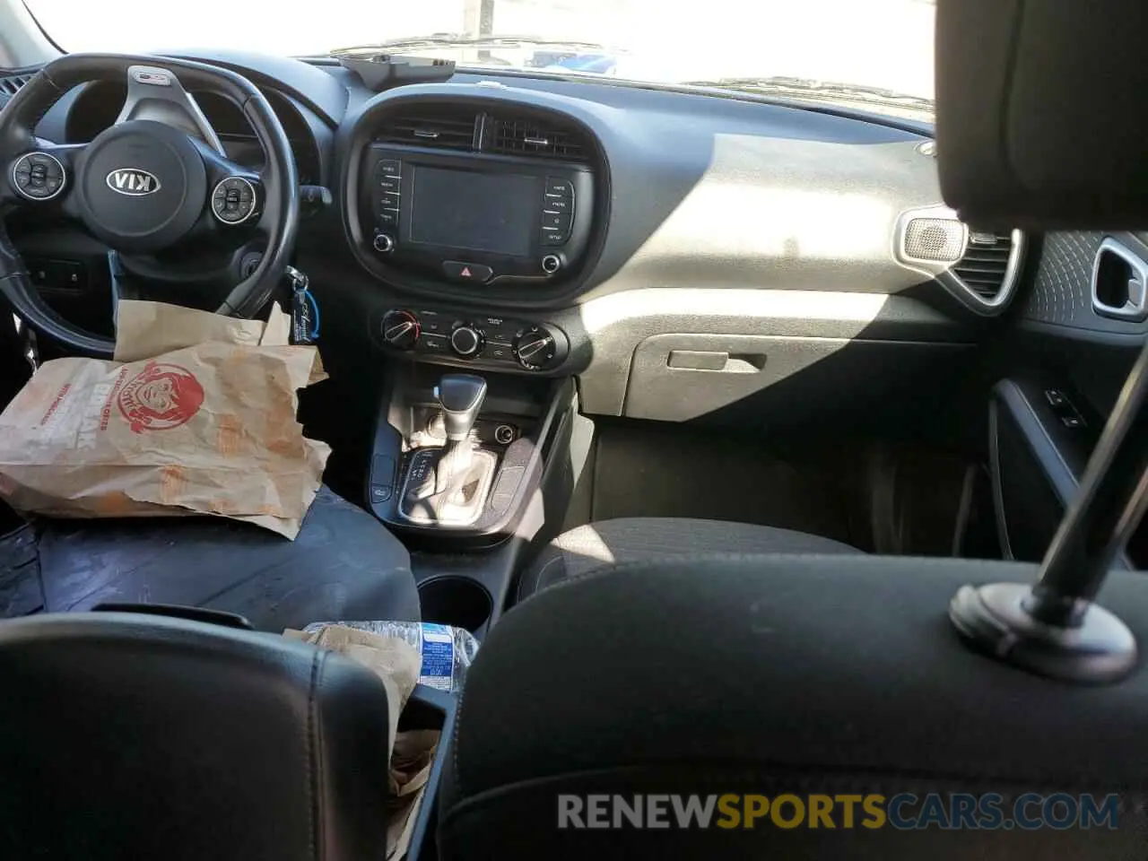 8 Photograph of a damaged car KNDJ63AU1L7020551 KIA SOUL 2020