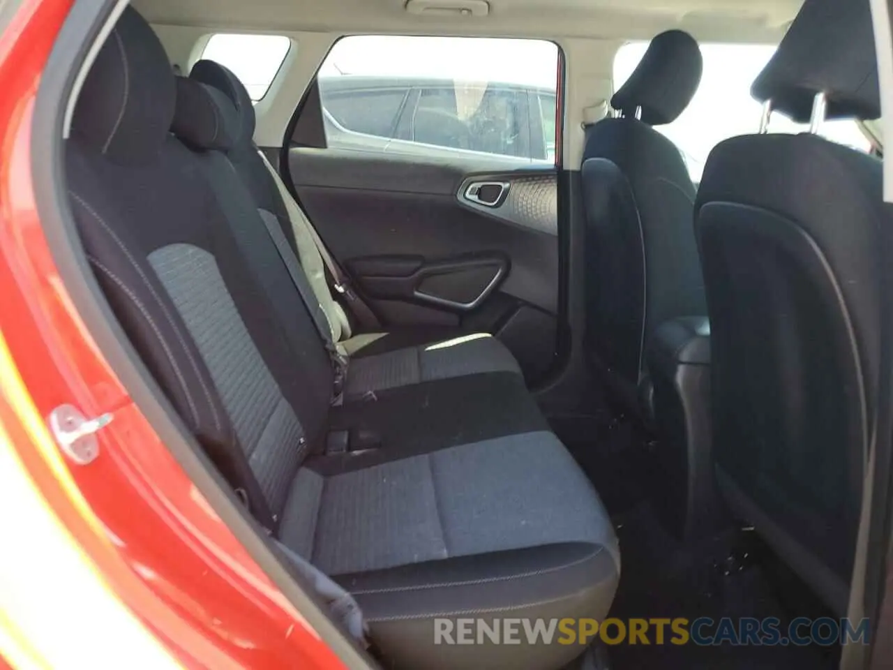 10 Photograph of a damaged car KNDJ63AU1L7025698 KIA SOUL 2020