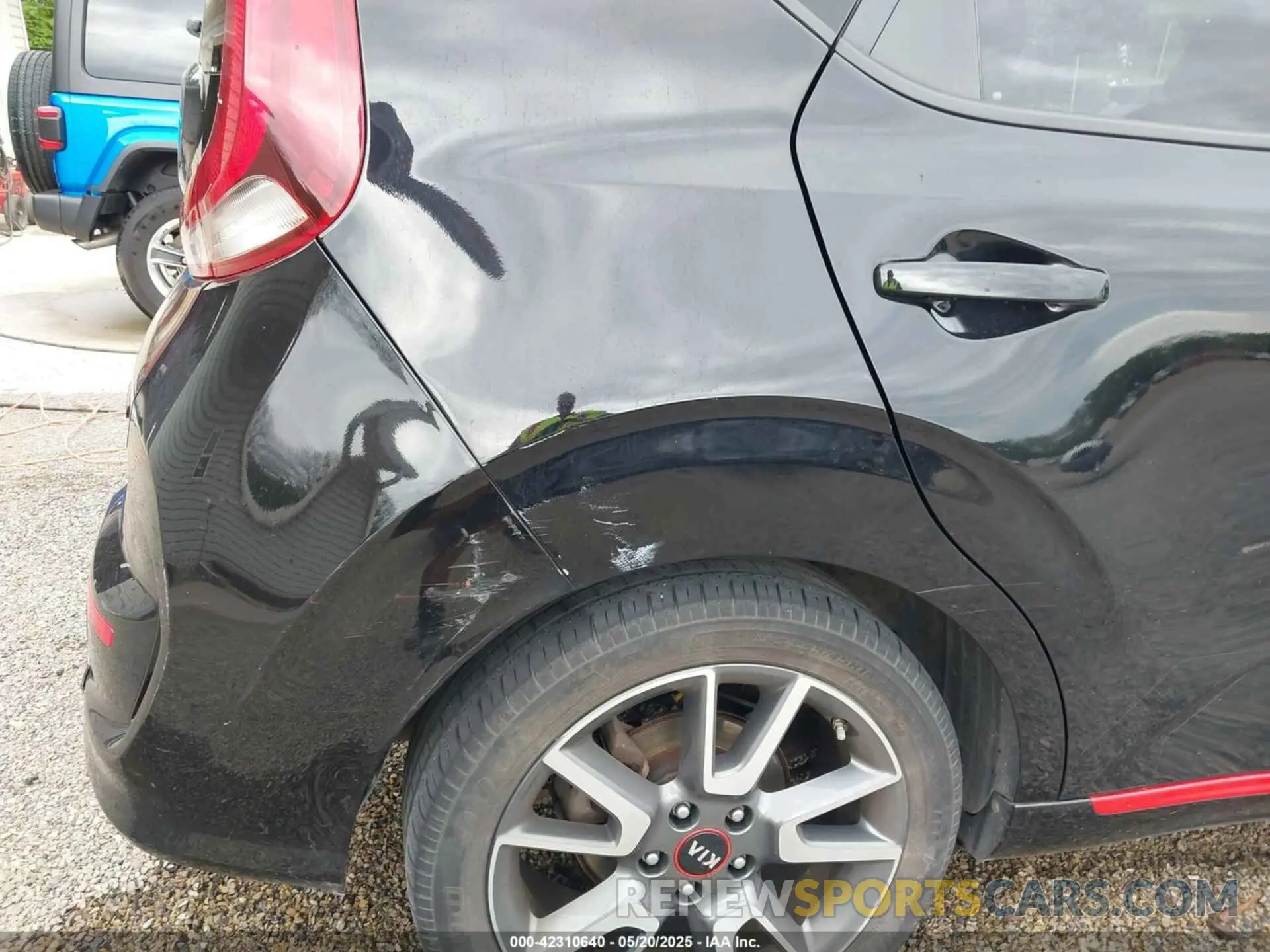 18 Photograph of a damaged car KNDJ63AU1L7049340 KIA SOUL 2020