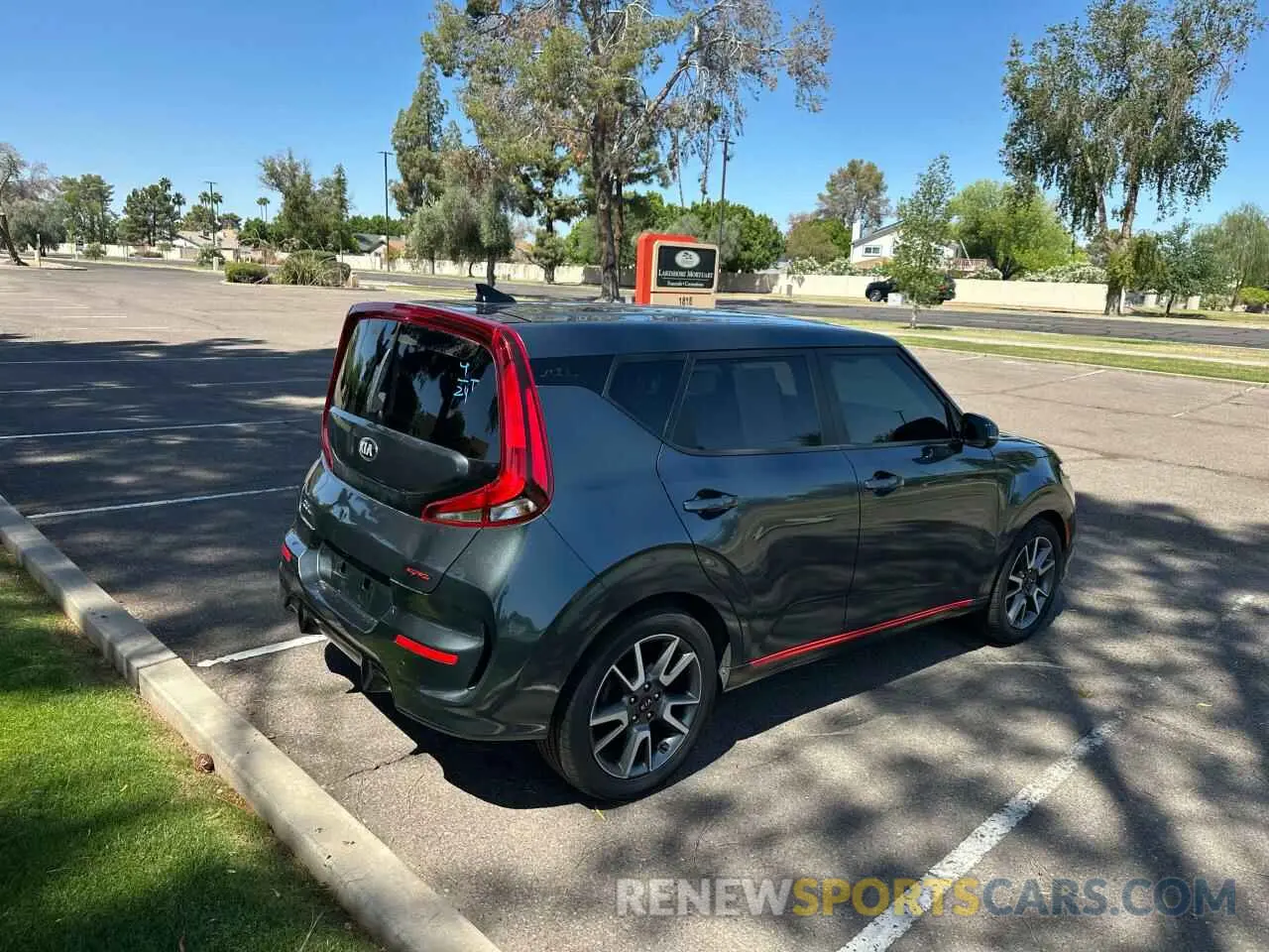 4 Photograph of a damaged car KNDJ63AU2L7024026 KIA SOUL 2020
