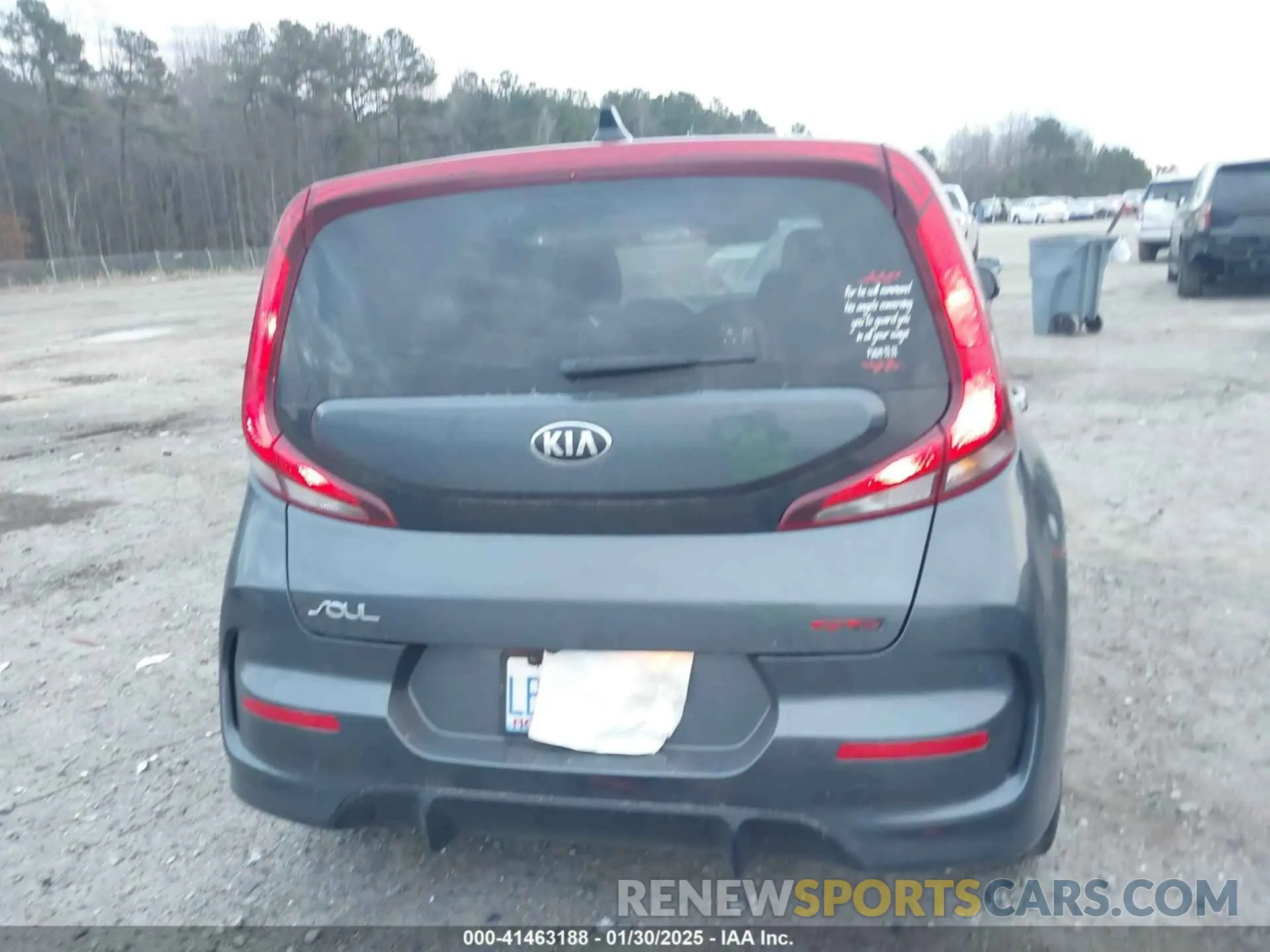 17 Photograph of a damaged car KNDJ63AU2L7075381 KIA SOUL 2020