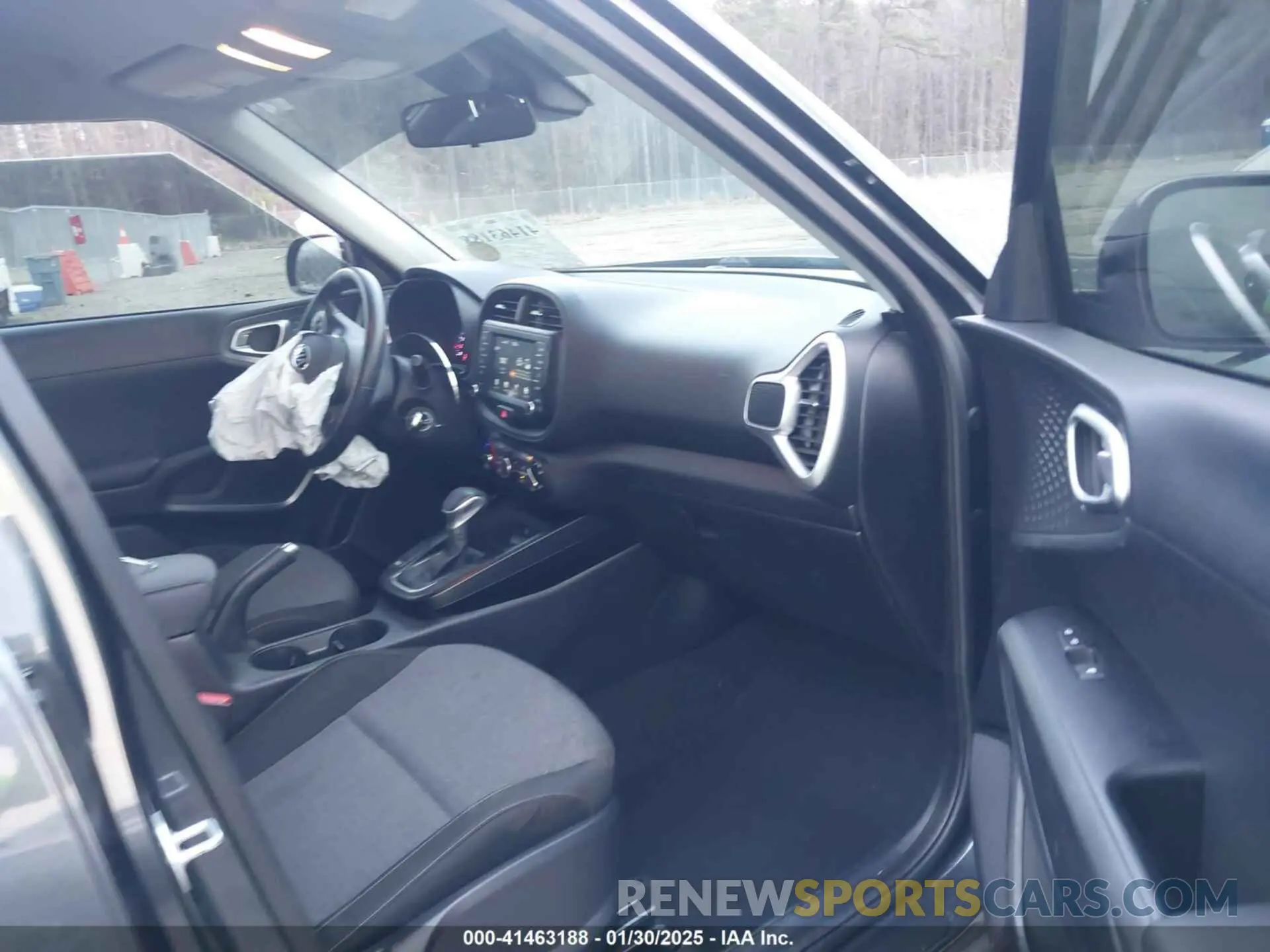 5 Photograph of a damaged car KNDJ63AU2L7075381 KIA SOUL 2020