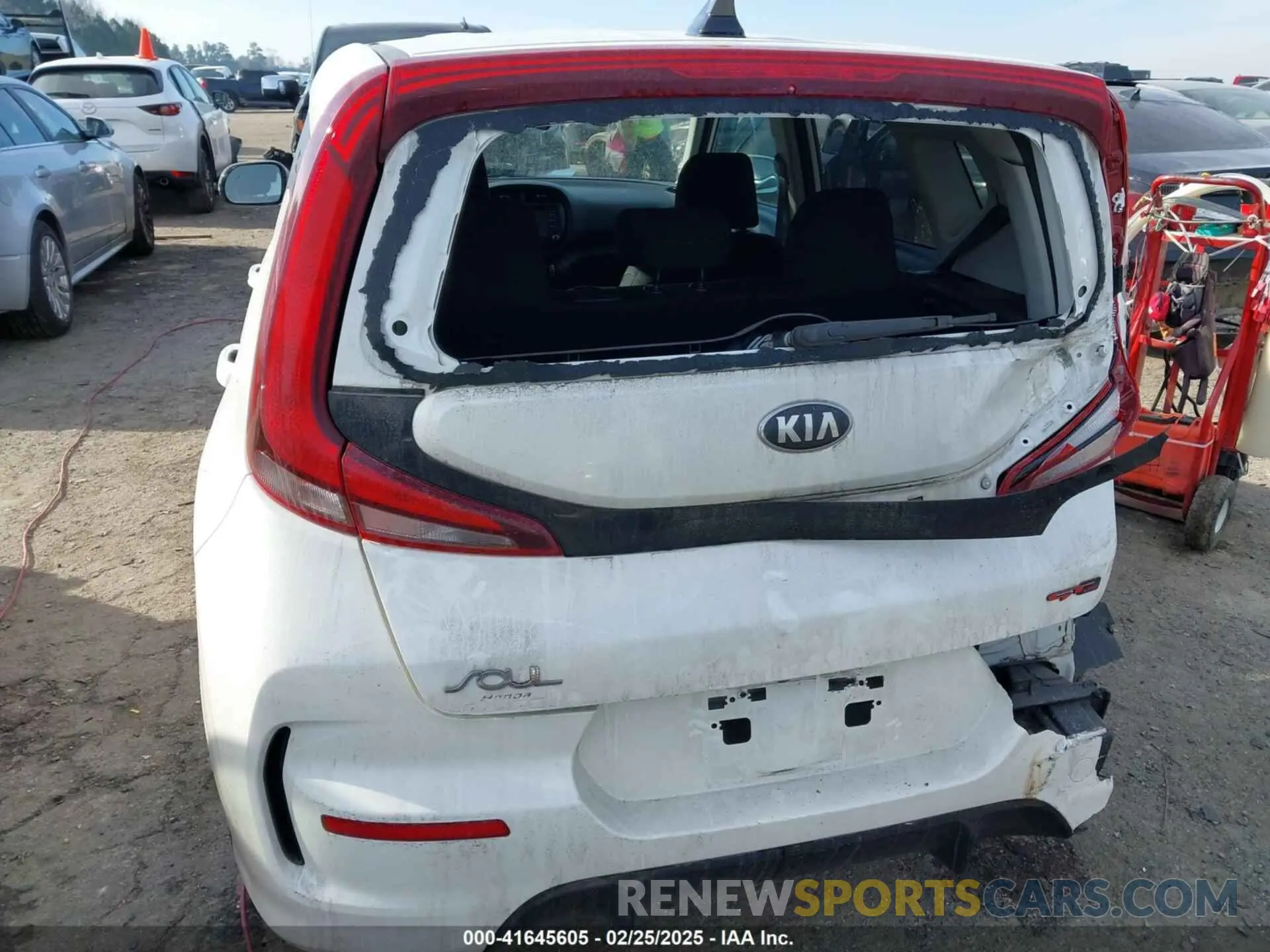 6 Photograph of a damaged car KNDJ63AU2L7713581 KIA SOUL 2020