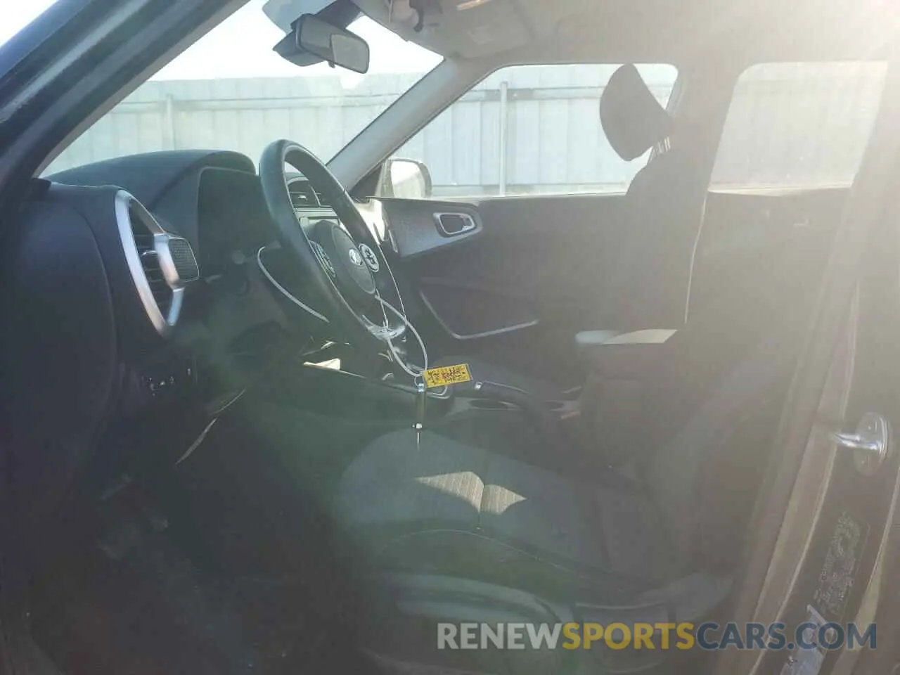 7 Photograph of a damaged car KNDJ63AU3L7096904 KIA SOUL 2020