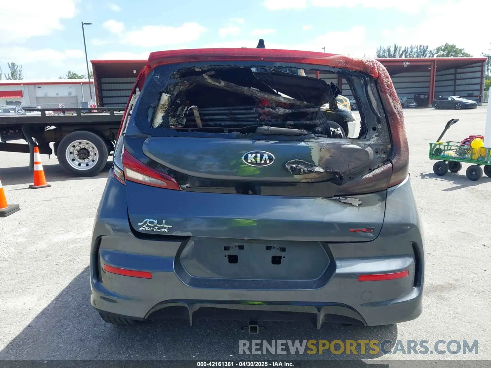16 Photograph of a damaged car KNDJ63AU4L7000830 KIA SOUL 2020
