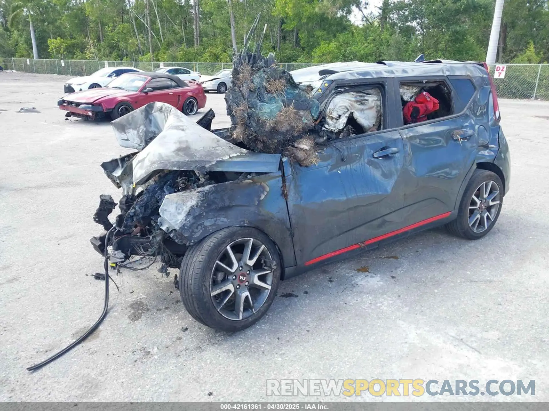 2 Photograph of a damaged car KNDJ63AU4L7000830 KIA SOUL 2020