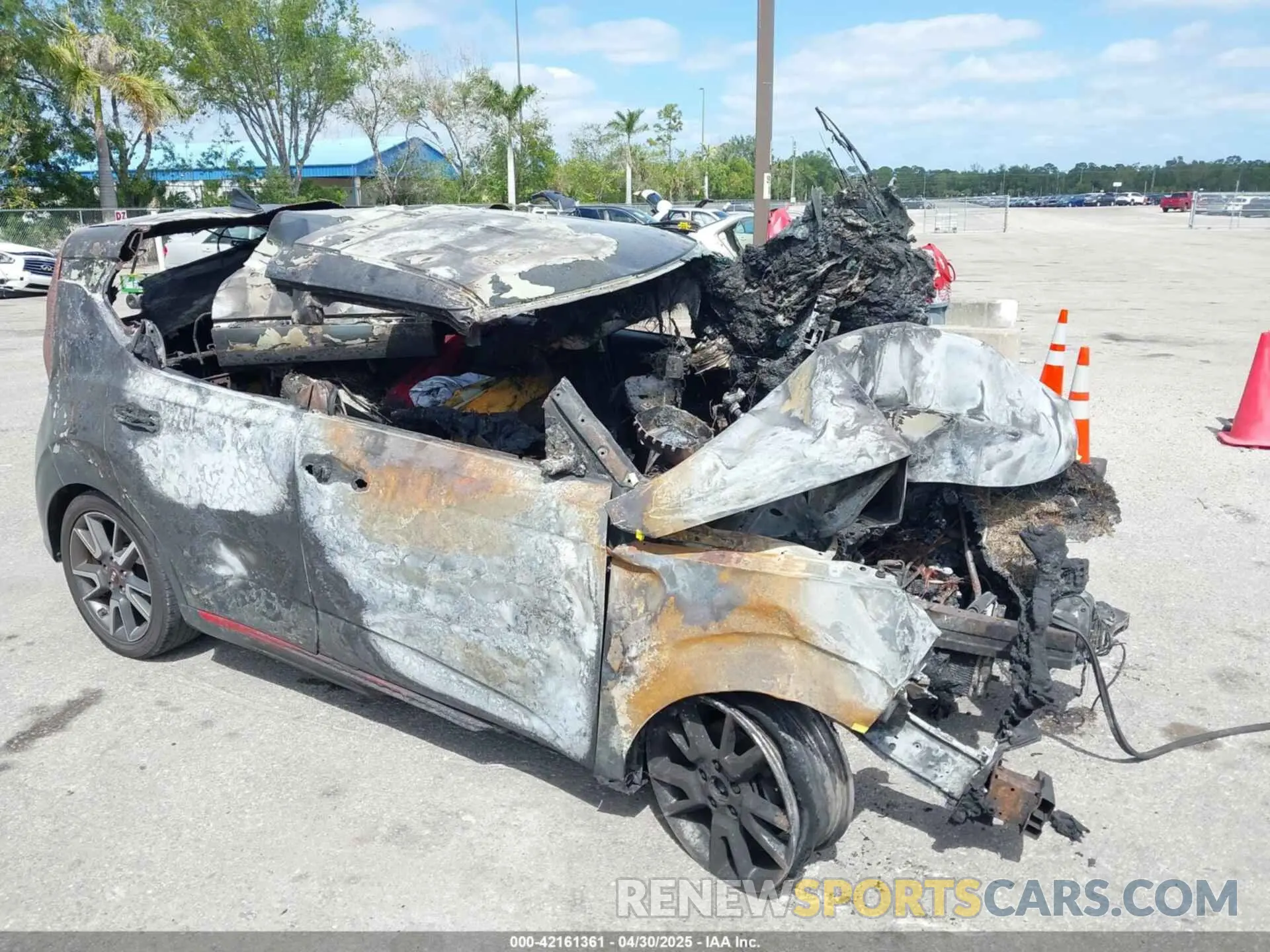 6 Photograph of a damaged car KNDJ63AU4L7000830 KIA SOUL 2020