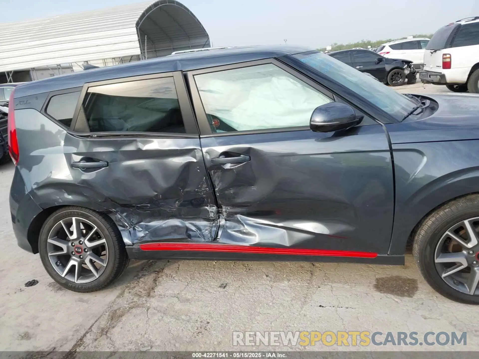 13 Photograph of a damaged car KNDJ63AU4L7055326 KIA SOUL 2020