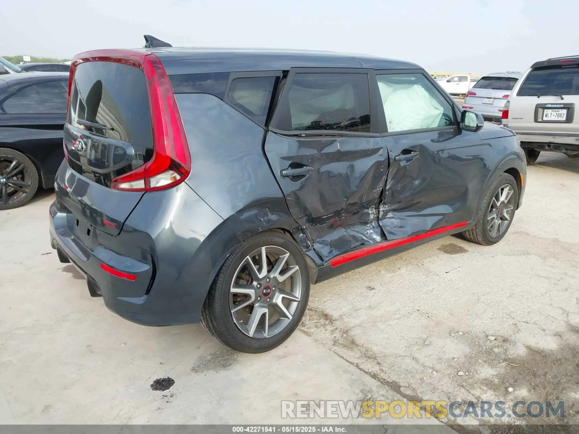4 Photograph of a damaged car KNDJ63AU4L7055326 KIA SOUL 2020
