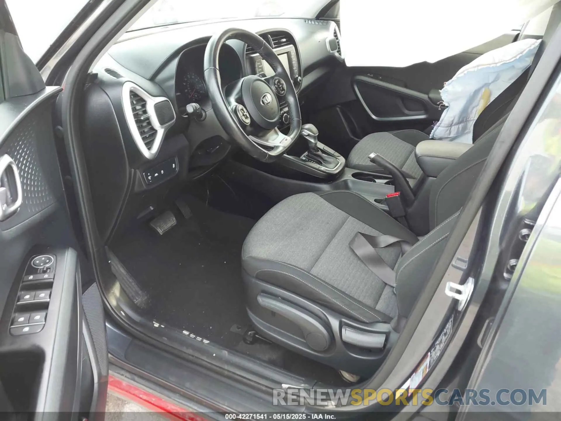 5 Photograph of a damaged car KNDJ63AU4L7055326 KIA SOUL 2020