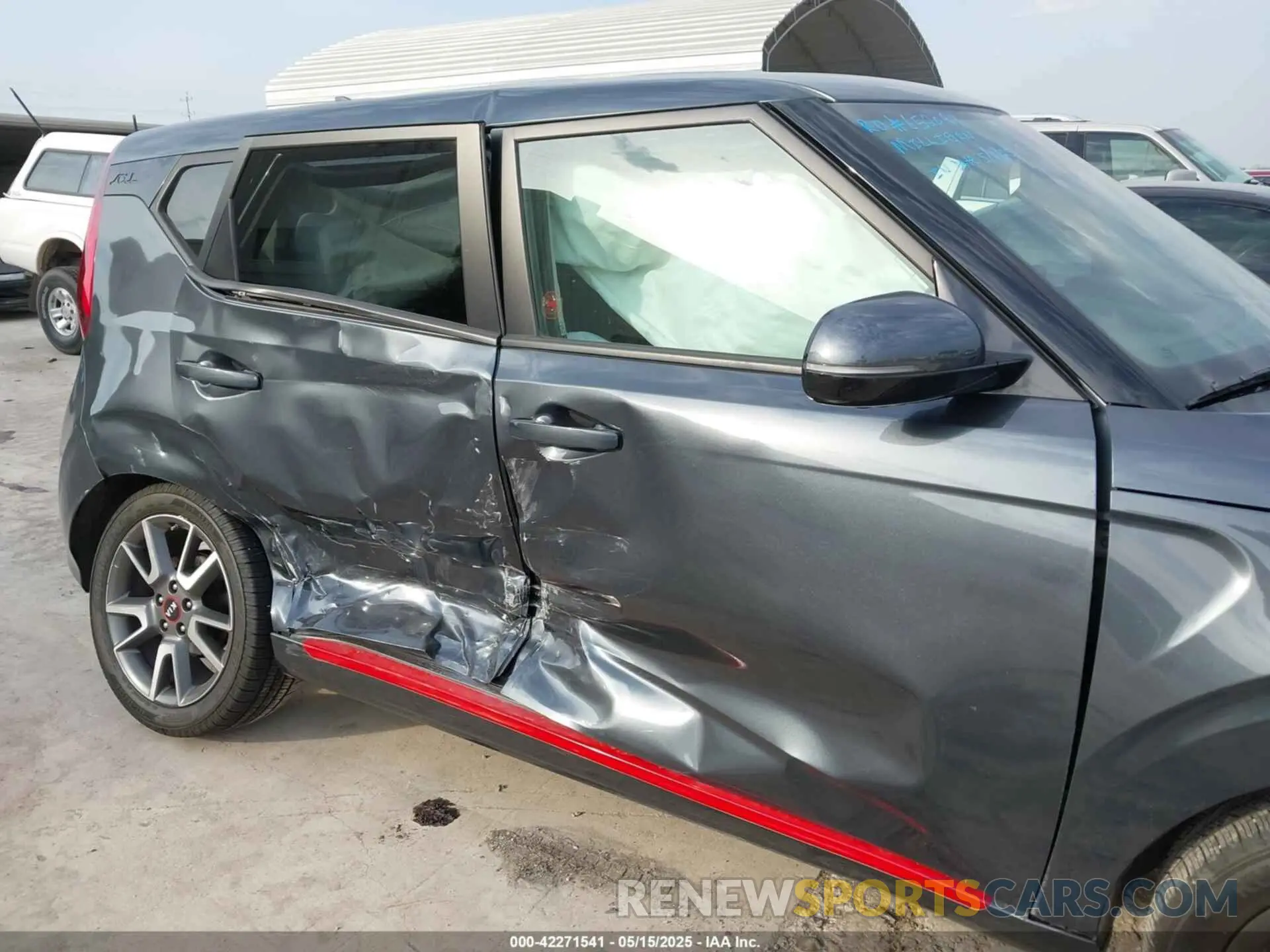 6 Photograph of a damaged car KNDJ63AU4L7055326 KIA SOUL 2020