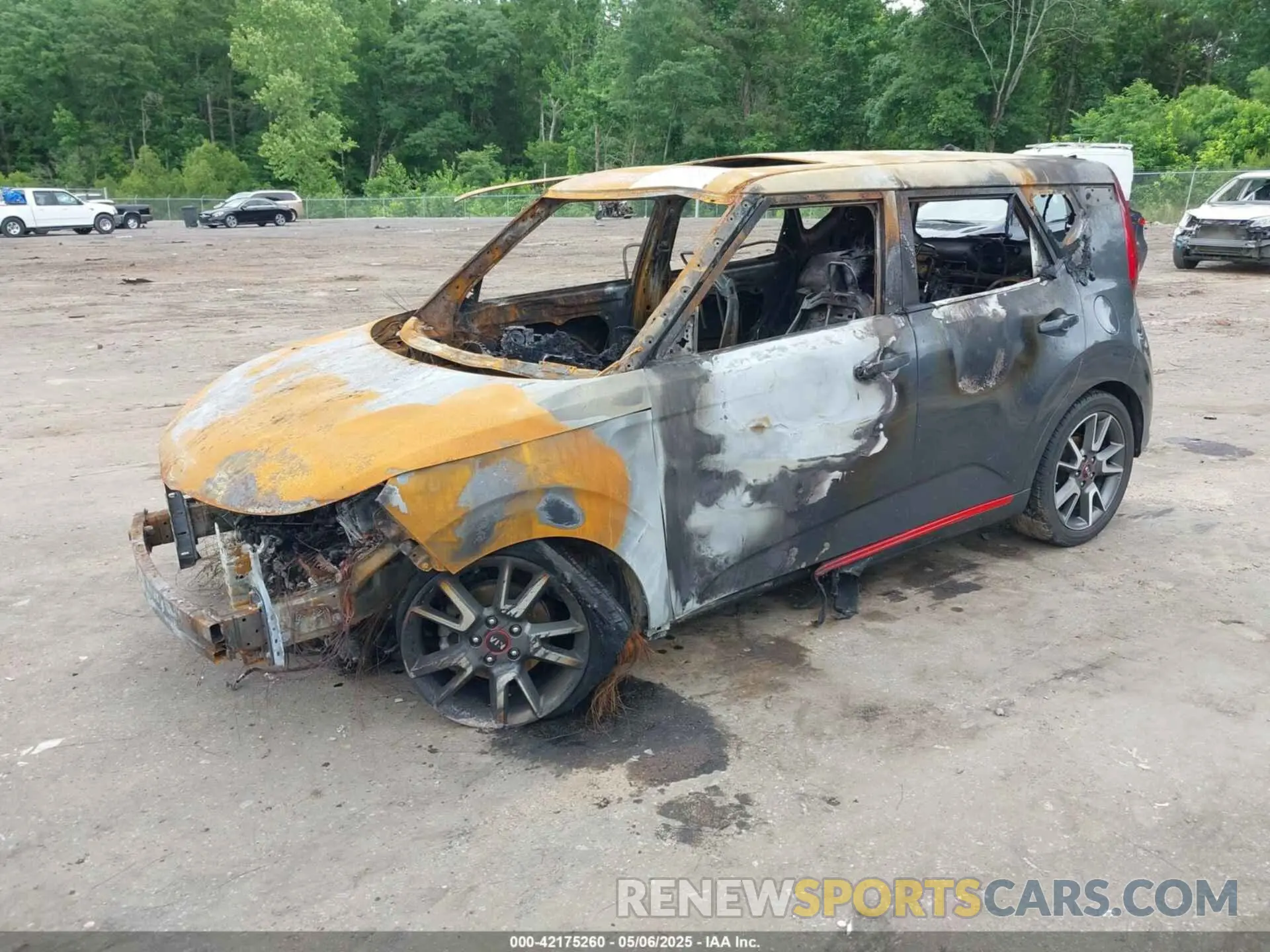 2 Photograph of a damaged car KNDJ63AU5L7103934 KIA SOUL 2020