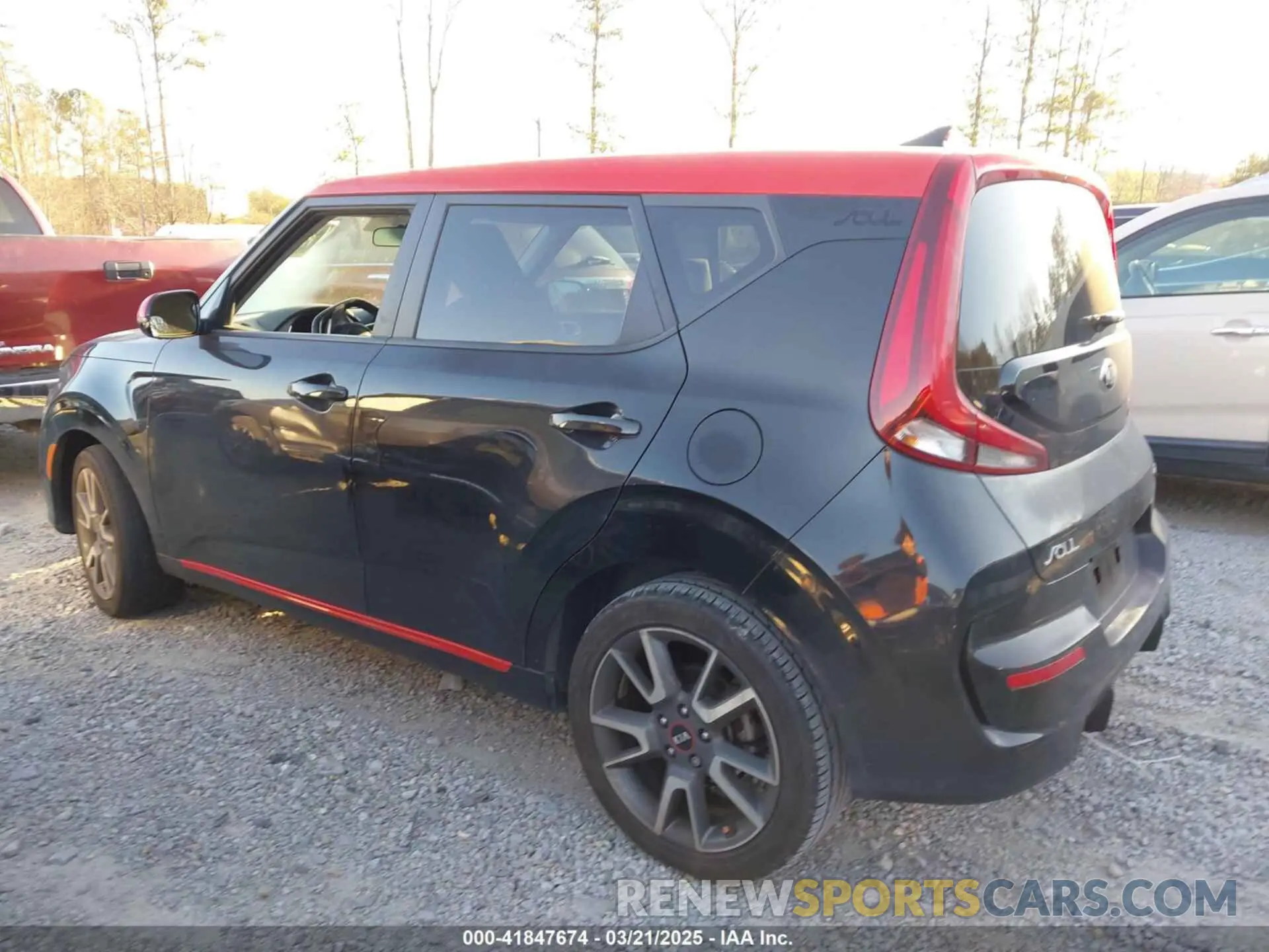 14 Photograph of a damaged car KNDJ63AU6L7003129 KIA SOUL 2020