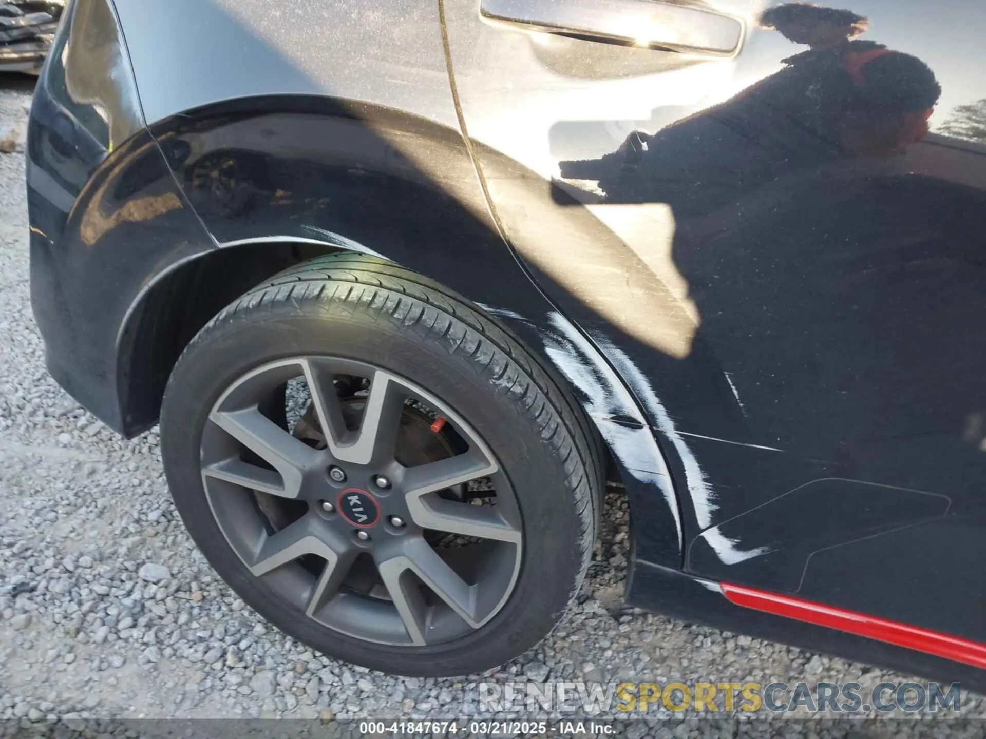 17 Photograph of a damaged car KNDJ63AU6L7003129 KIA SOUL 2020