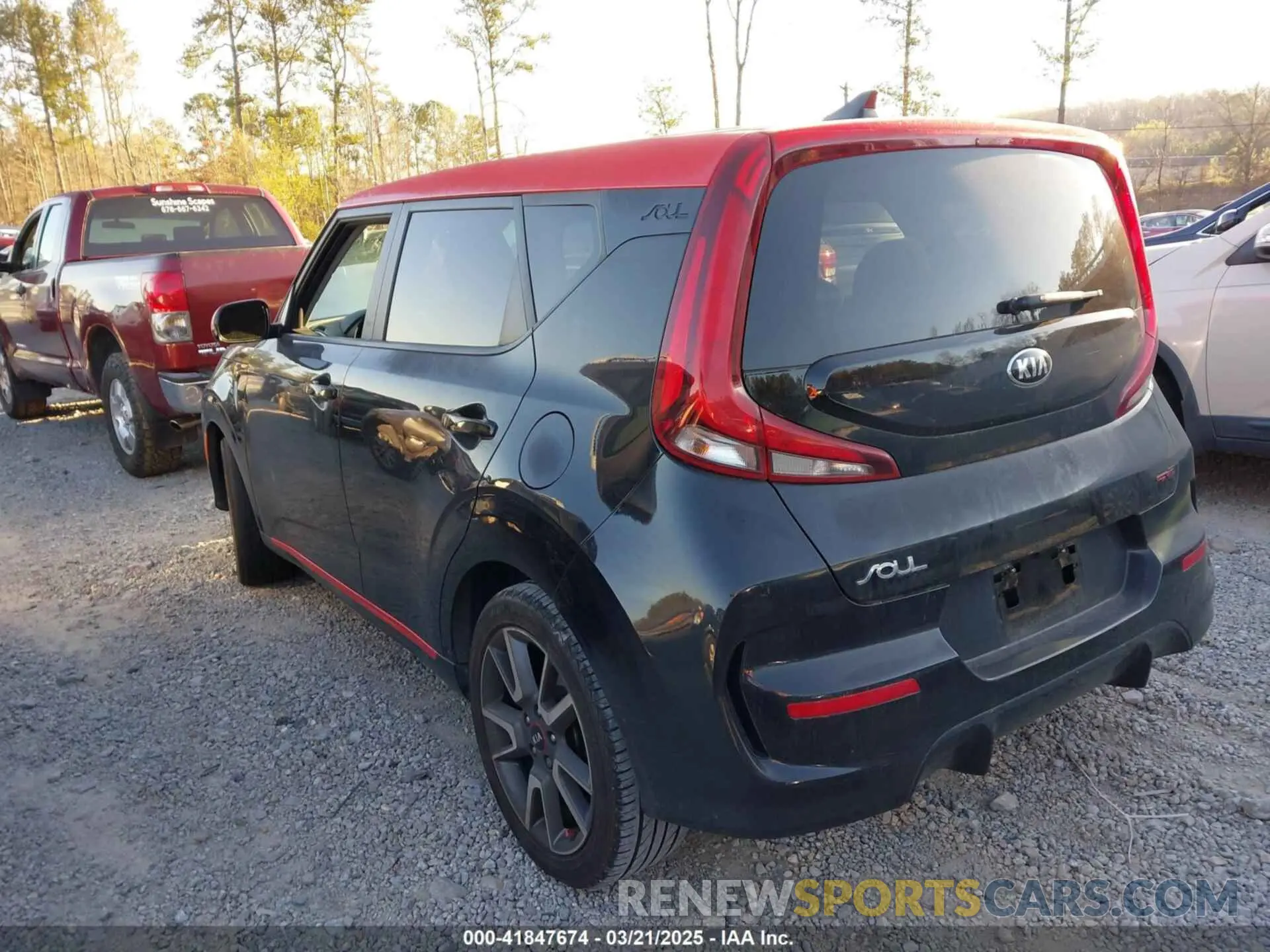 3 Photograph of a damaged car KNDJ63AU6L7003129 KIA SOUL 2020