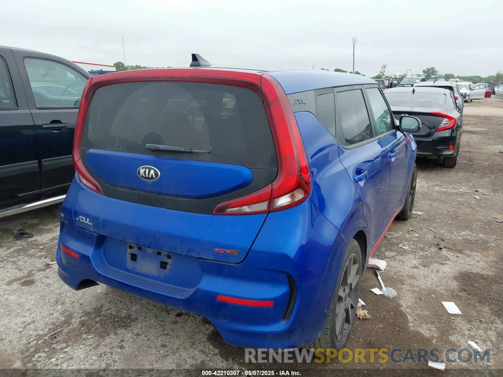 4 Photograph of a damaged car KNDJ63AU7L7055255 KIA SOUL 2020