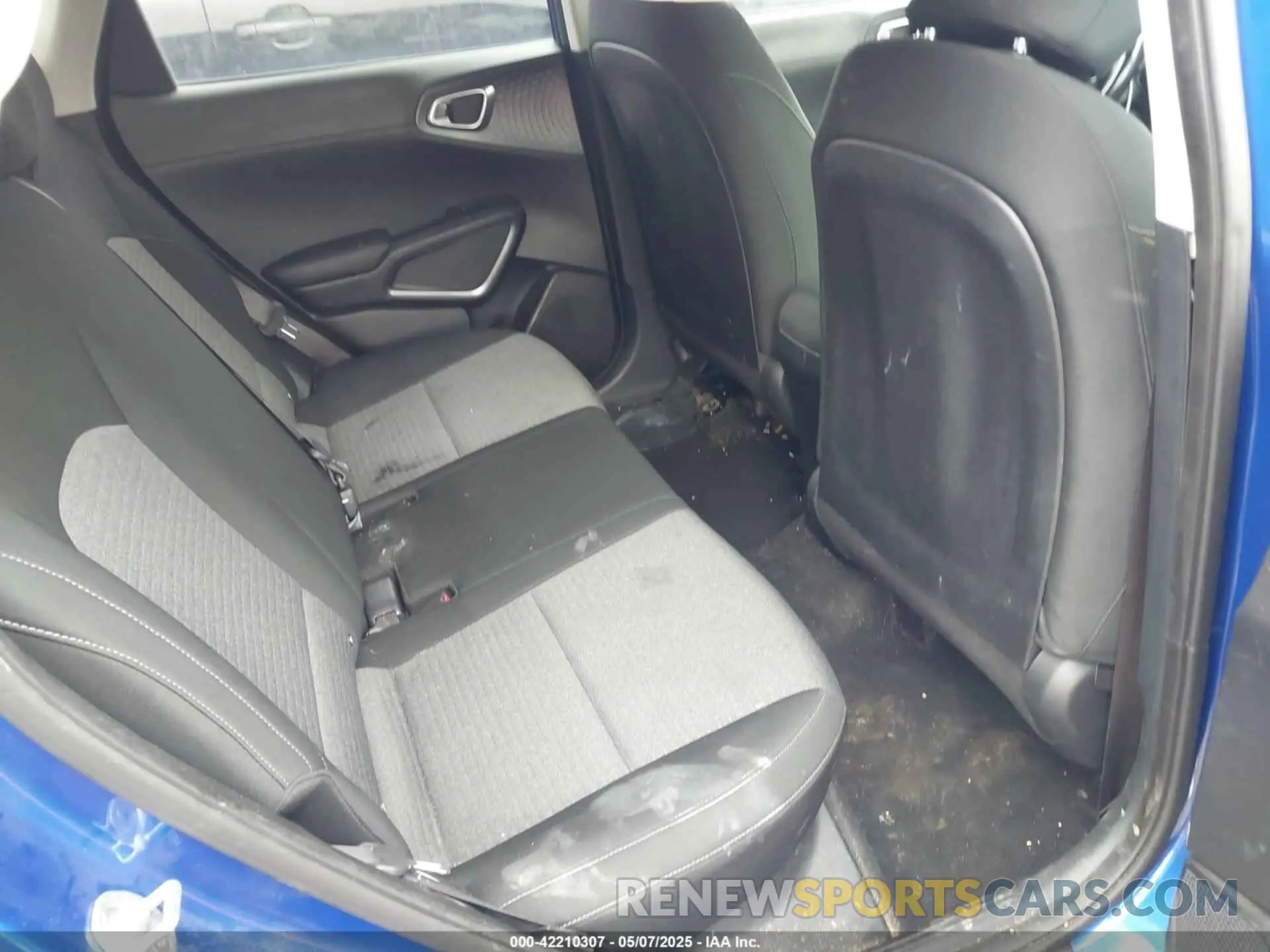 8 Photograph of a damaged car KNDJ63AU7L7055255 KIA SOUL 2020