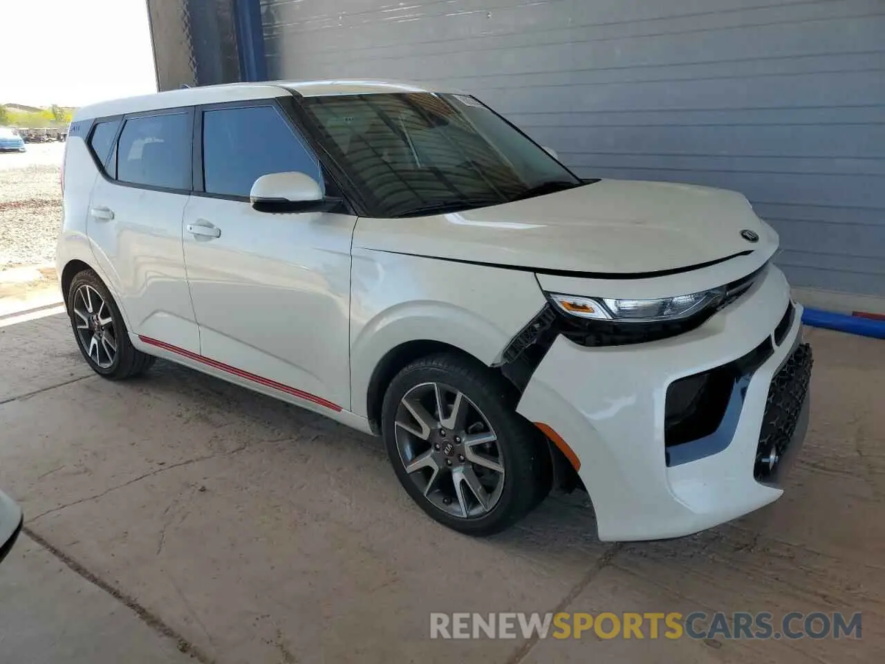 4 Photograph of a damaged car KNDJ63AU7L7724236 KIA SOUL 2020