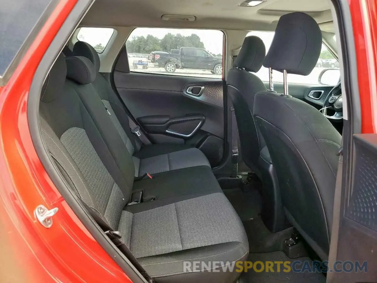 10 Photograph of a damaged car KNDJ63AU7L7728657 KIA SOUL 2020