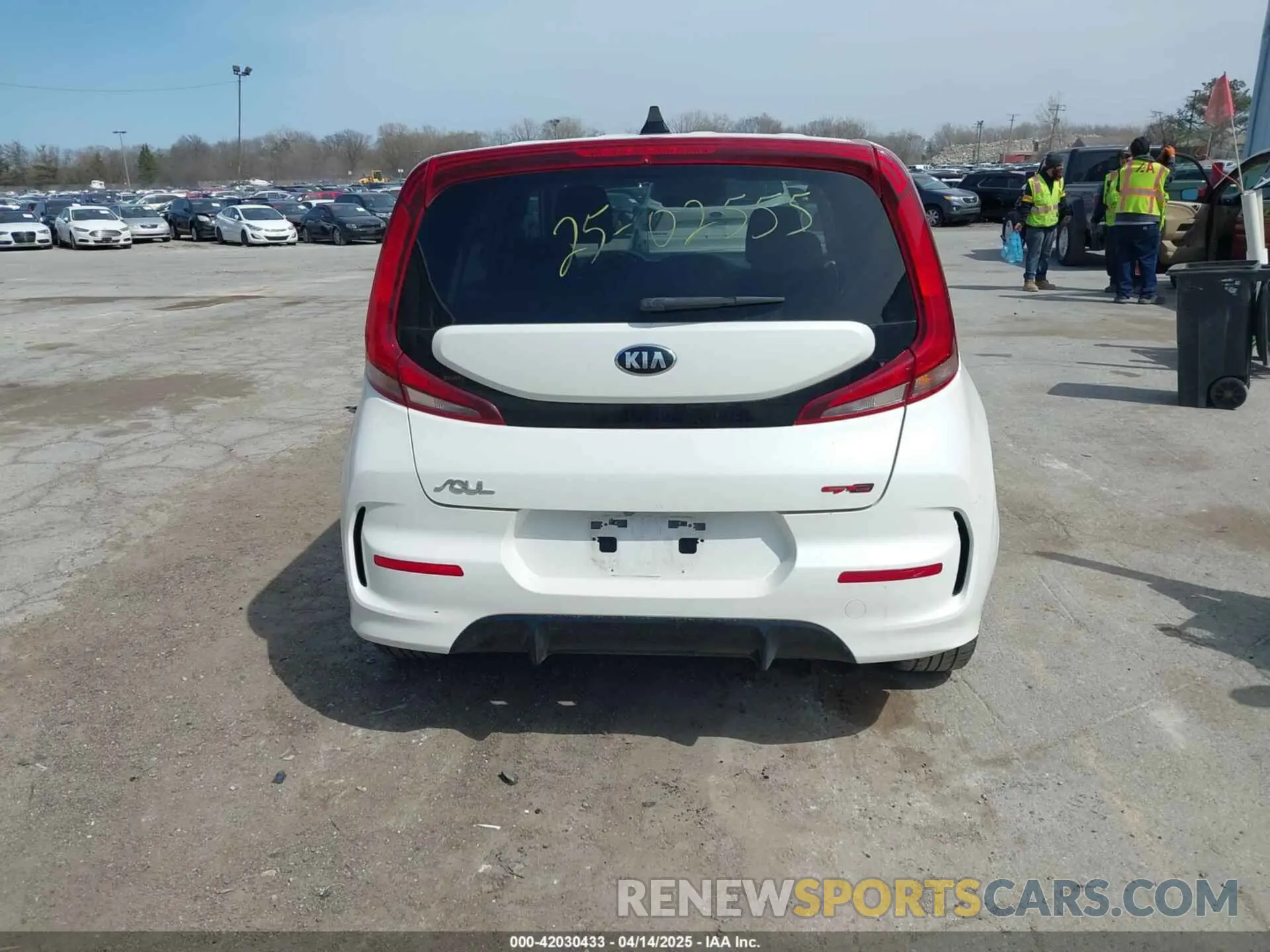 17 Photograph of a damaged car KNDJ63AU7L7732806 KIA SOUL 2020
