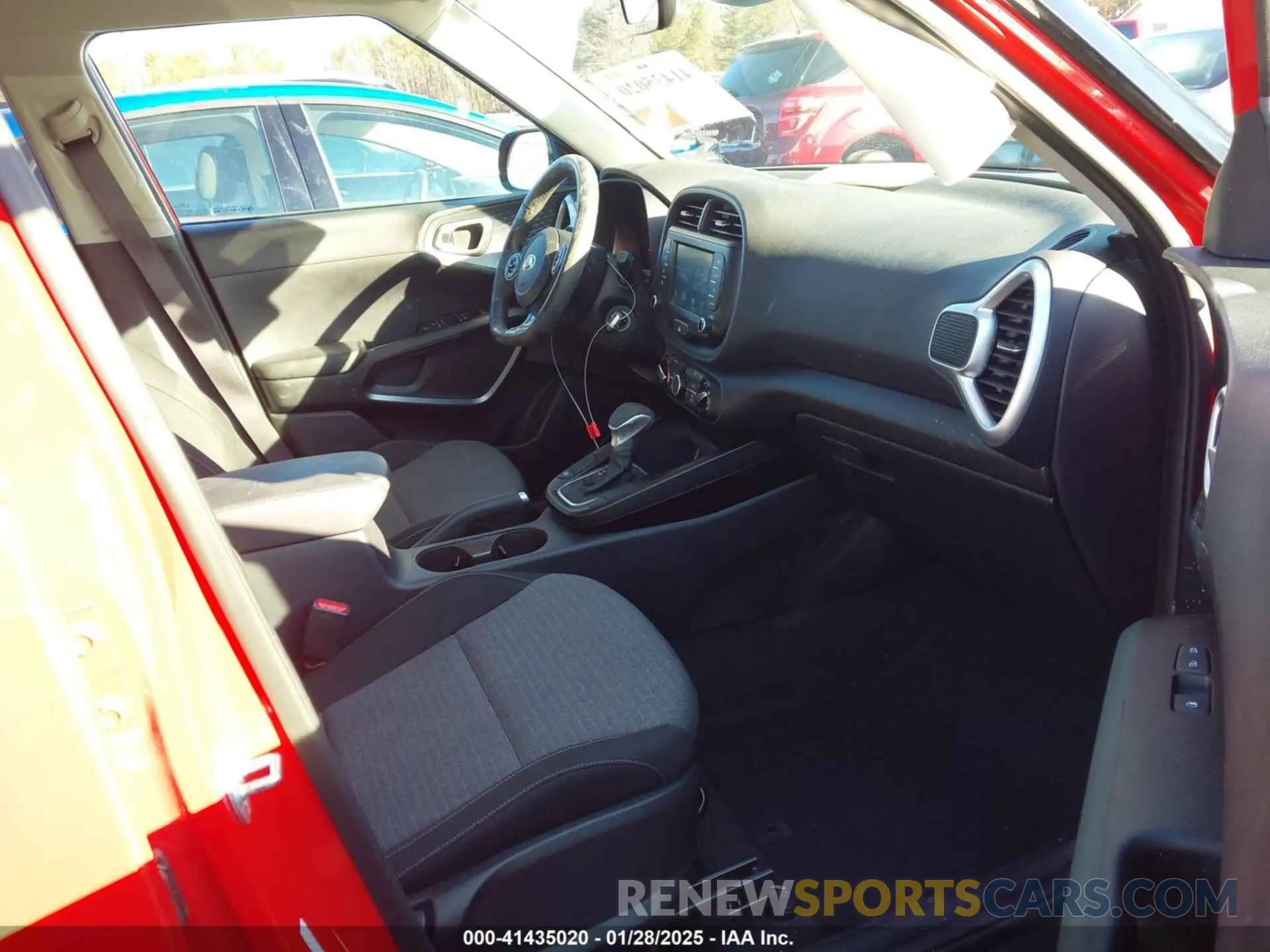 5 Photograph of a damaged car KNDJ63AU8L7055703 KIA SOUL 2020