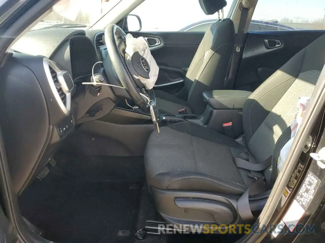 7 Photograph of a damaged car KNDJ63AU9L7014190 KIA SOUL 2020