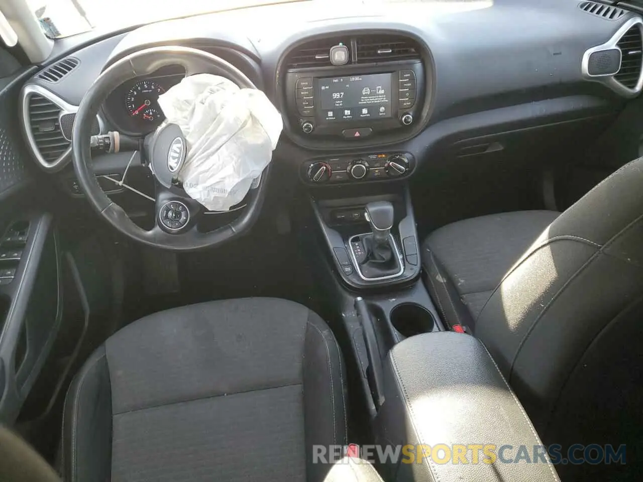 8 Photograph of a damaged car KNDJ63AU9L7014190 KIA SOUL 2020