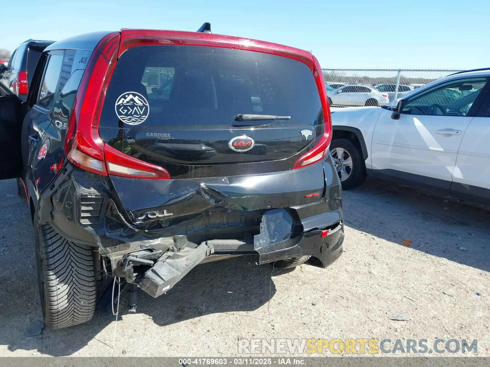 17 Photograph of a damaged car KNDJ63AU9L7026162 KIA SOUL 2020