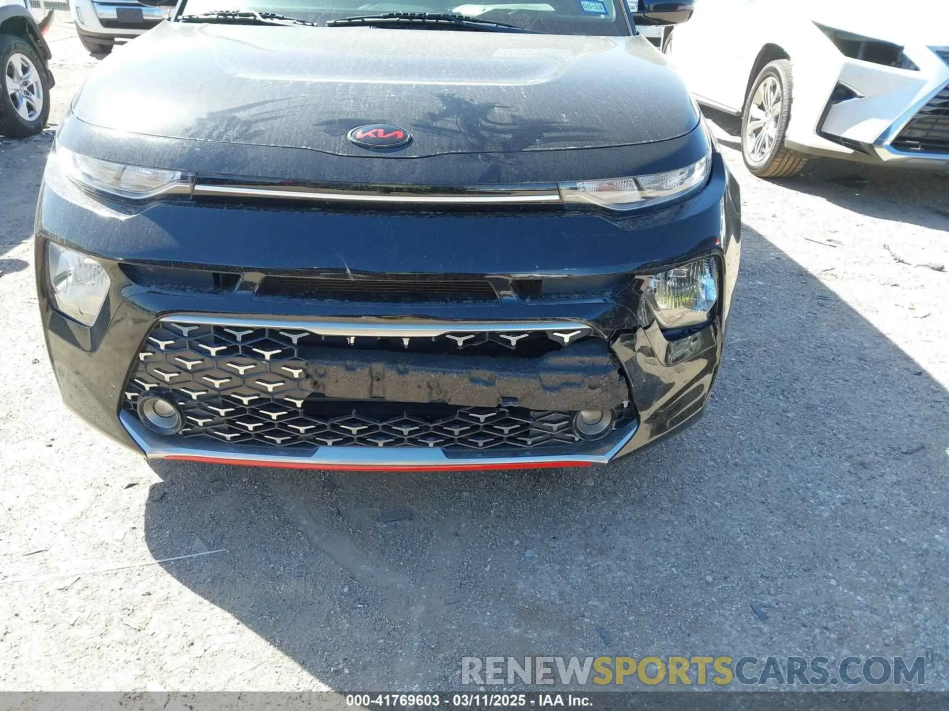 18 Photograph of a damaged car KNDJ63AU9L7026162 KIA SOUL 2020