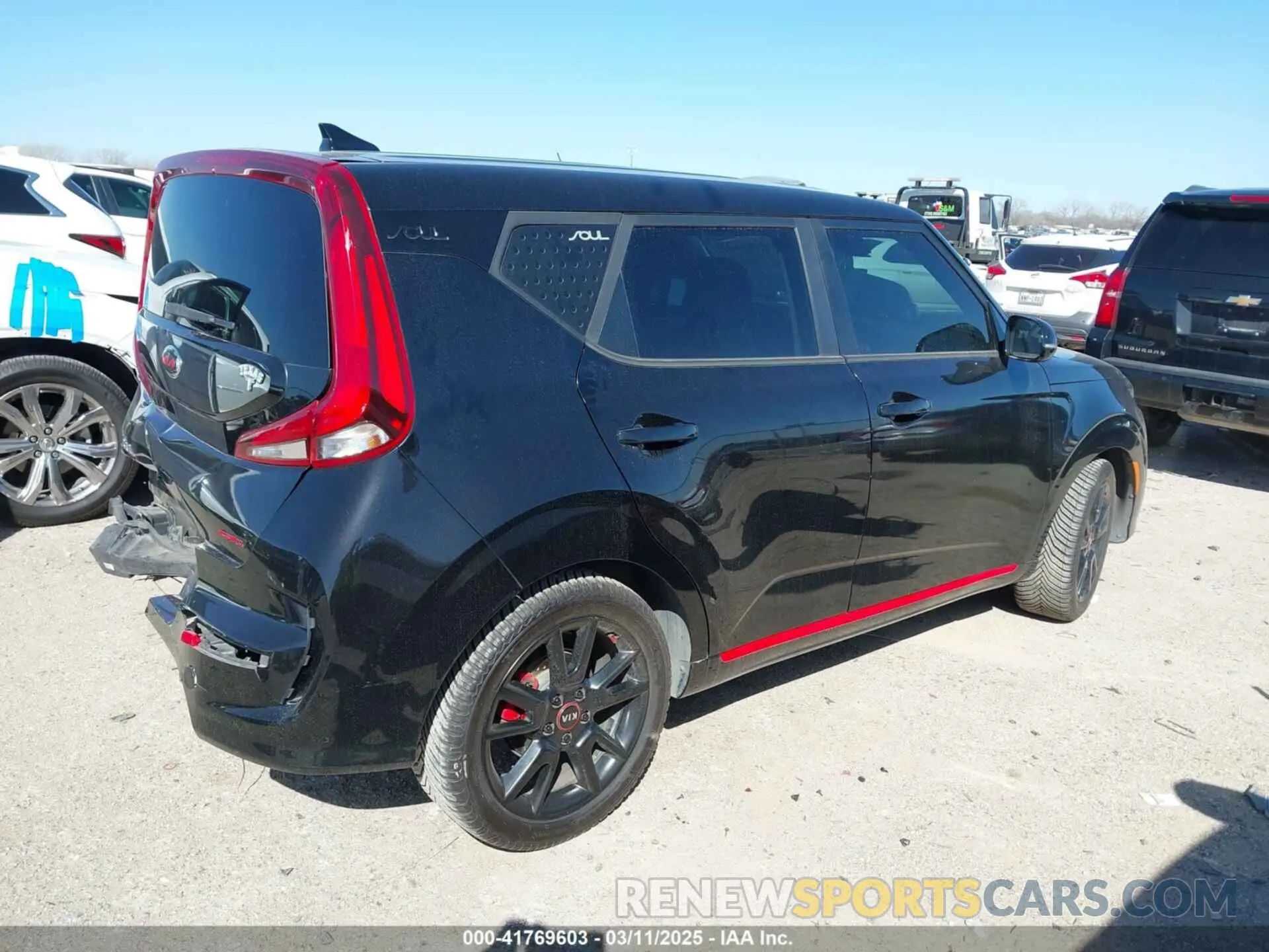 4 Photograph of a damaged car KNDJ63AU9L7026162 KIA SOUL 2020