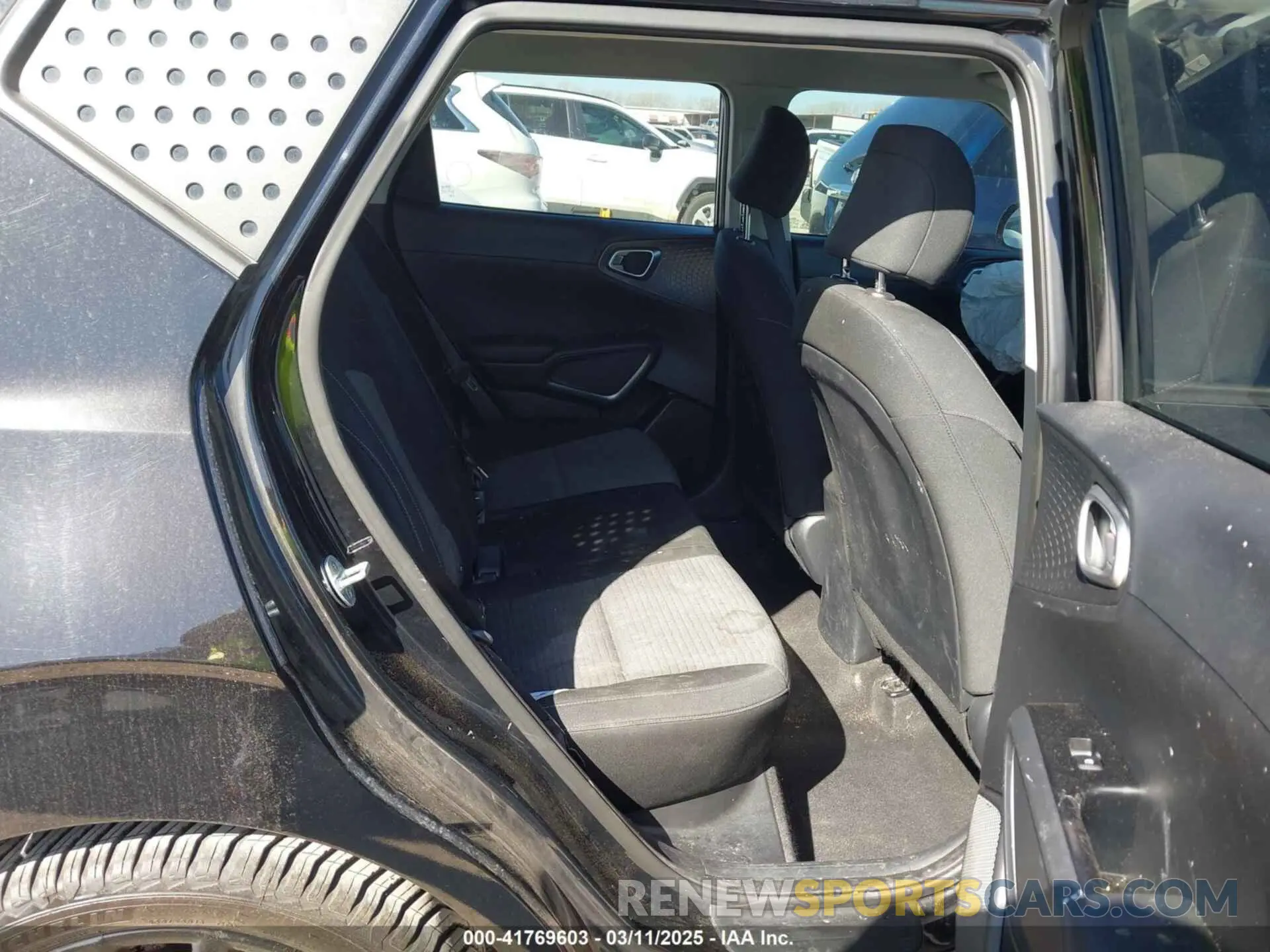 8 Photograph of a damaged car KNDJ63AU9L7026162 KIA SOUL 2020