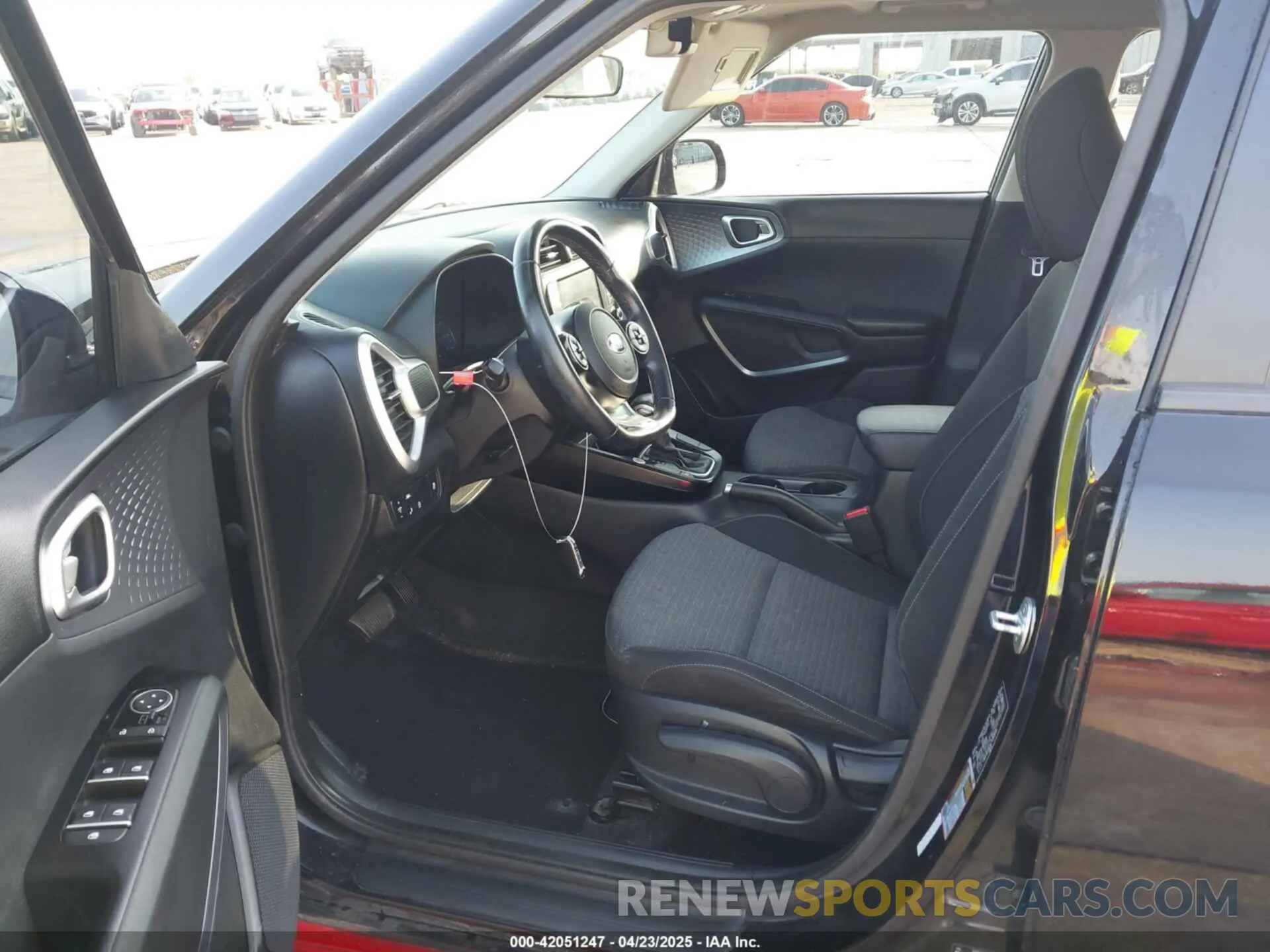 5 Photograph of a damaged car KNDJ63AU9L7033435 KIA SOUL 2020
