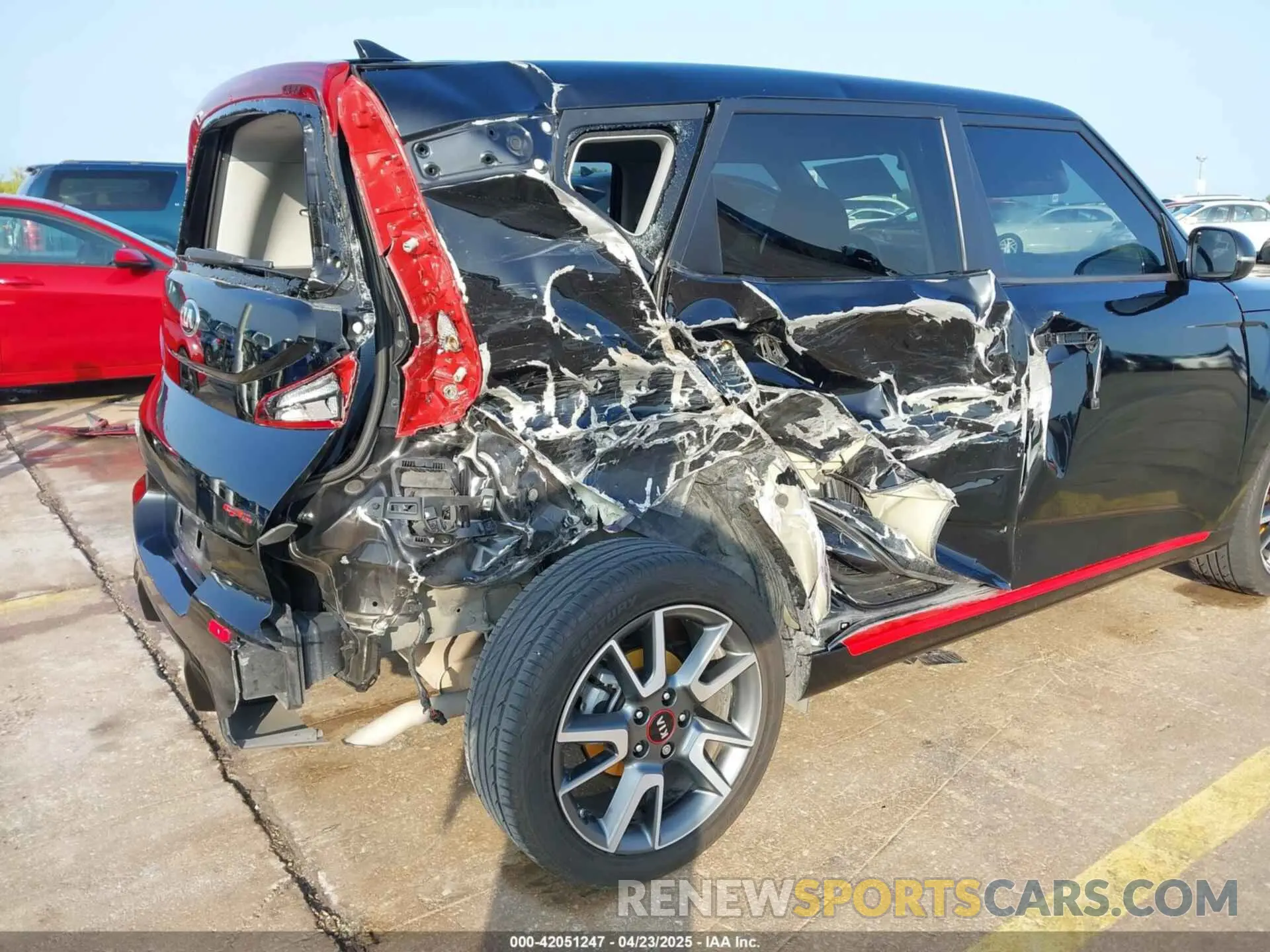 6 Photograph of a damaged car KNDJ63AU9L7033435 KIA SOUL 2020