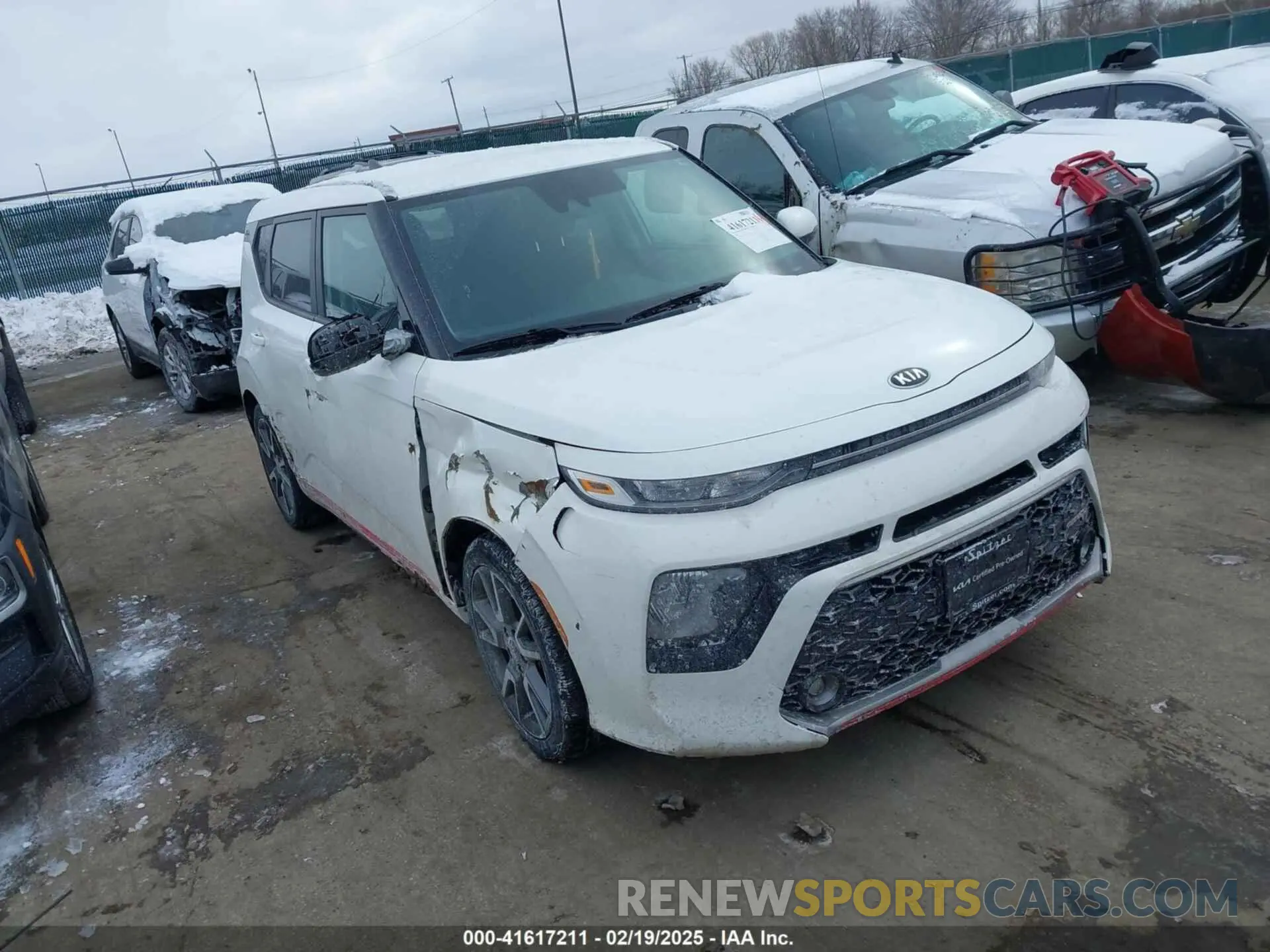 1 Photograph of a damaged car KNDJ63AUXL7008687 KIA SOUL 2020